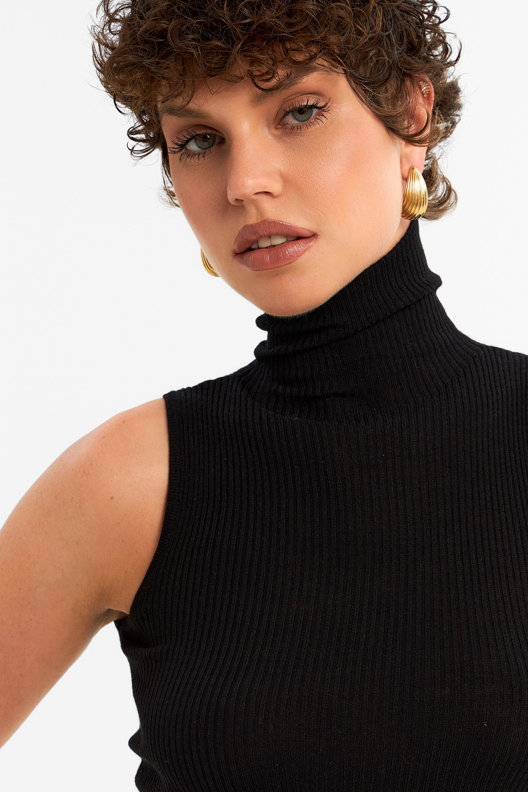 Топ с высоким воротом