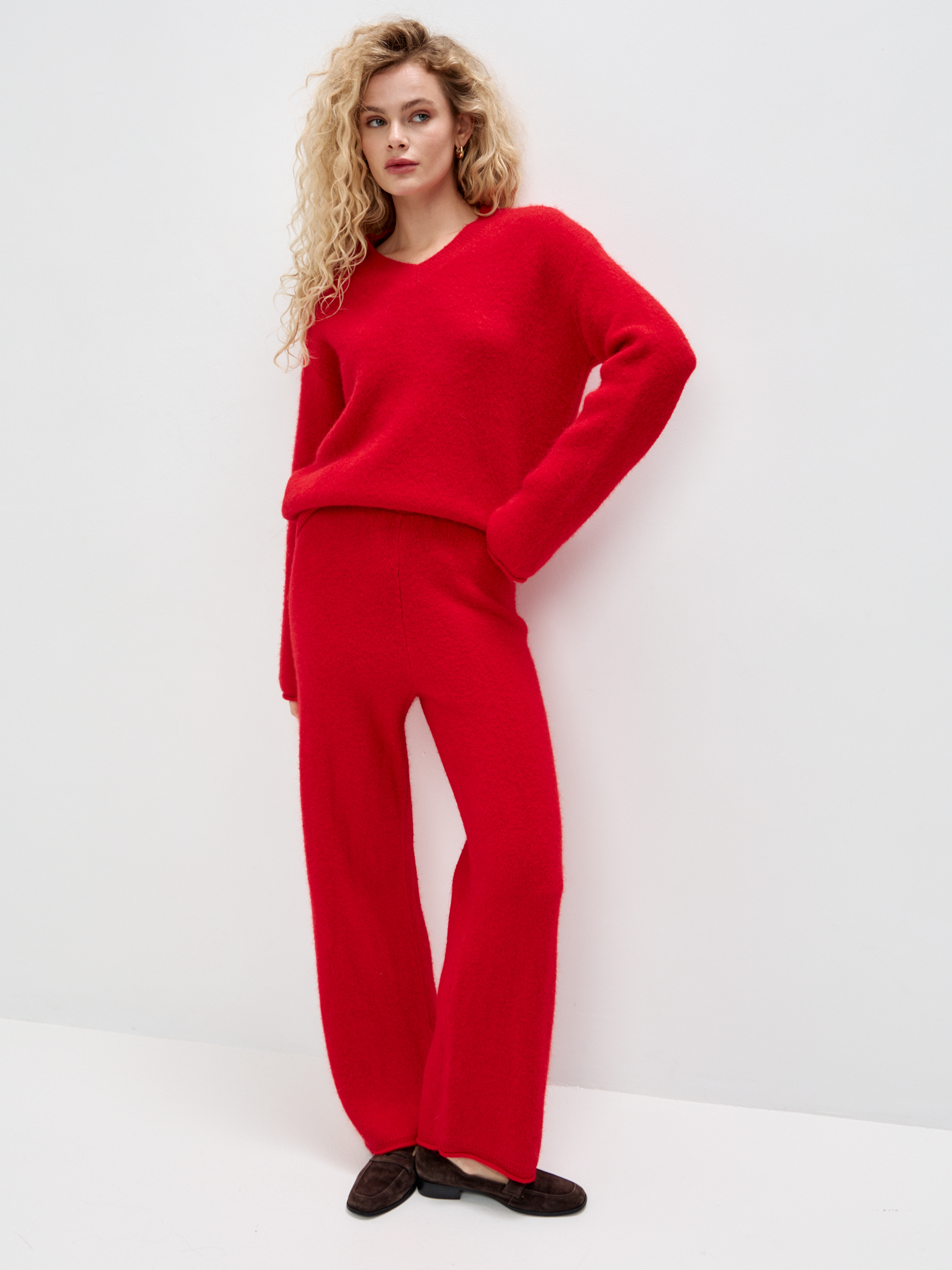 Свитер V вырез