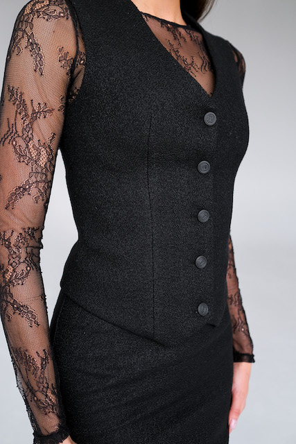  Жилет букле черный