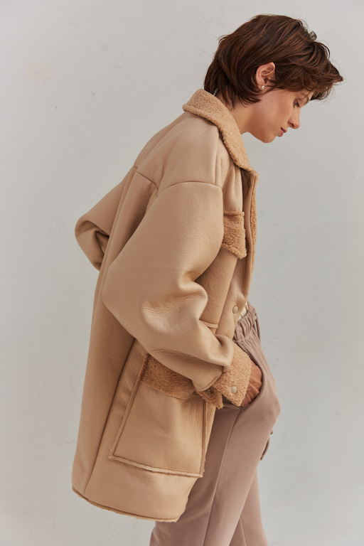 Дубленка с карманами