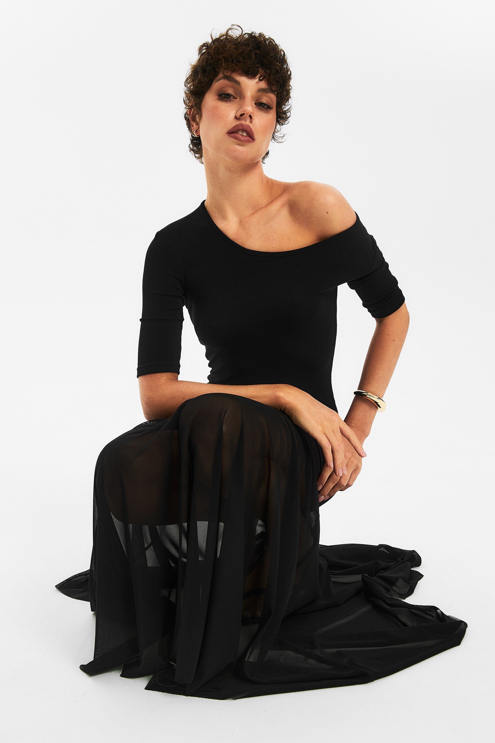 Платье с прозрачной юбкой