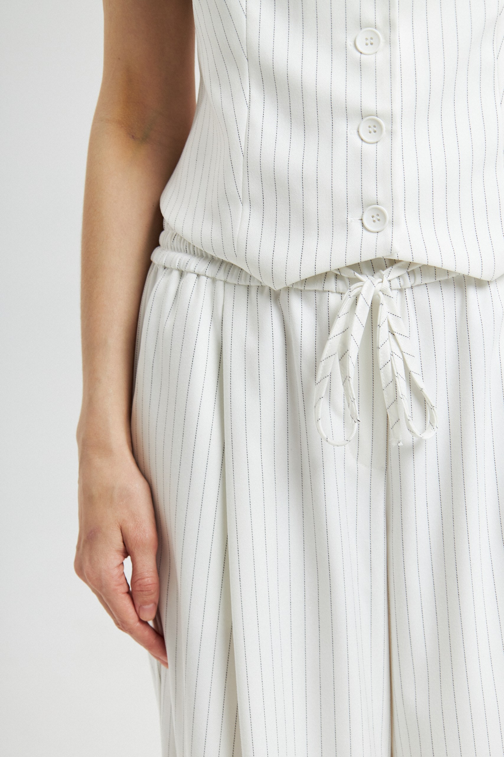 Брюки в полоску на резинке