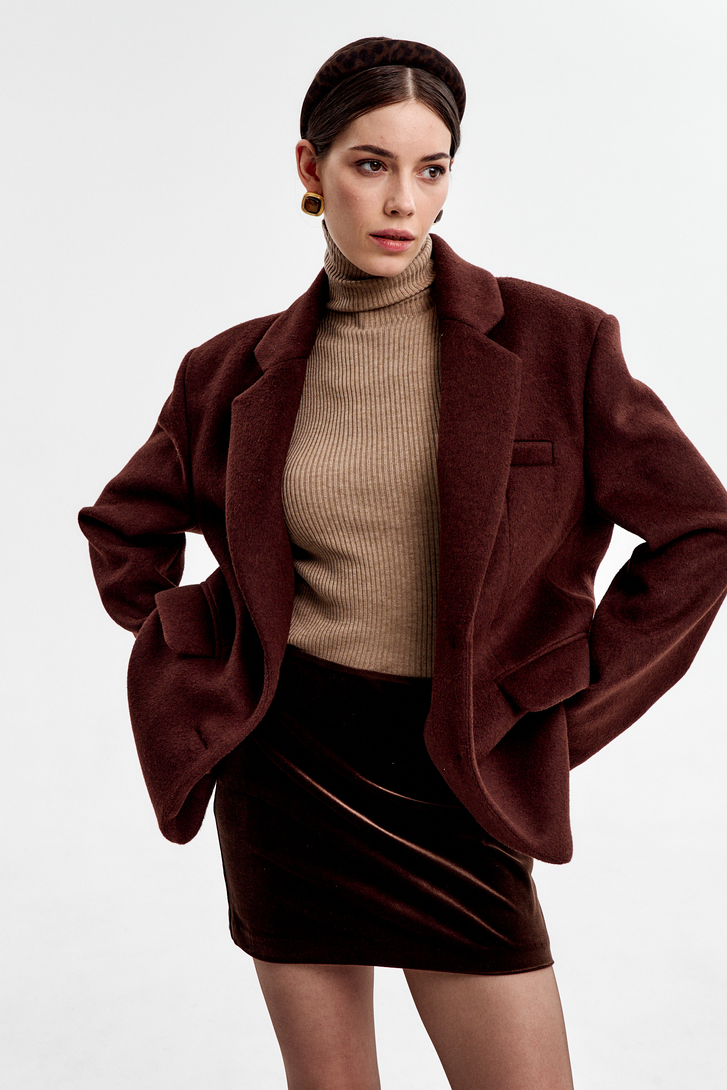 Топ с воротником стойка