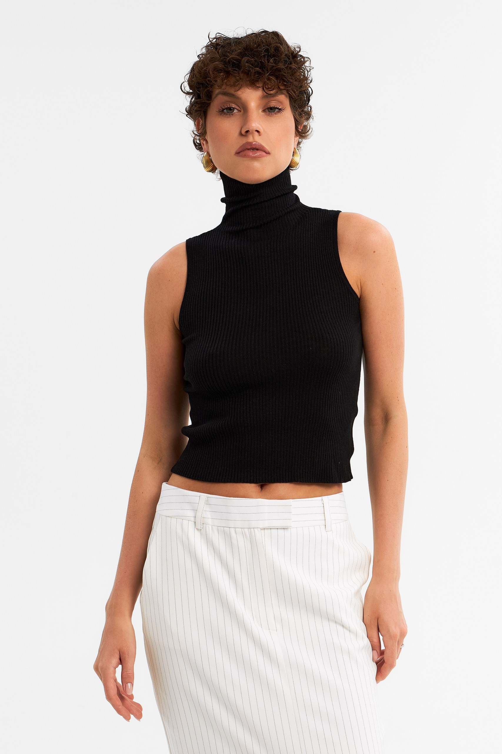 Топ с высоким воротом