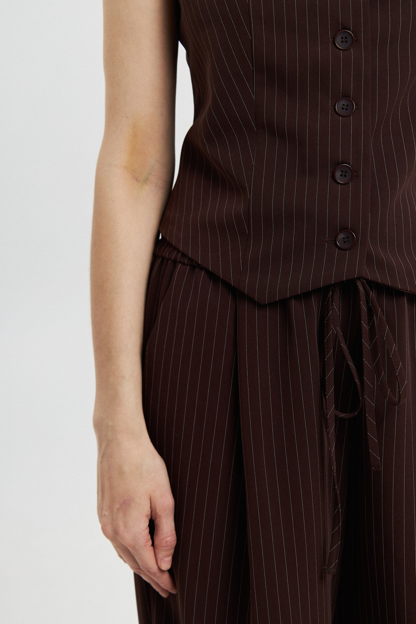 Брюки в полоску на резинке