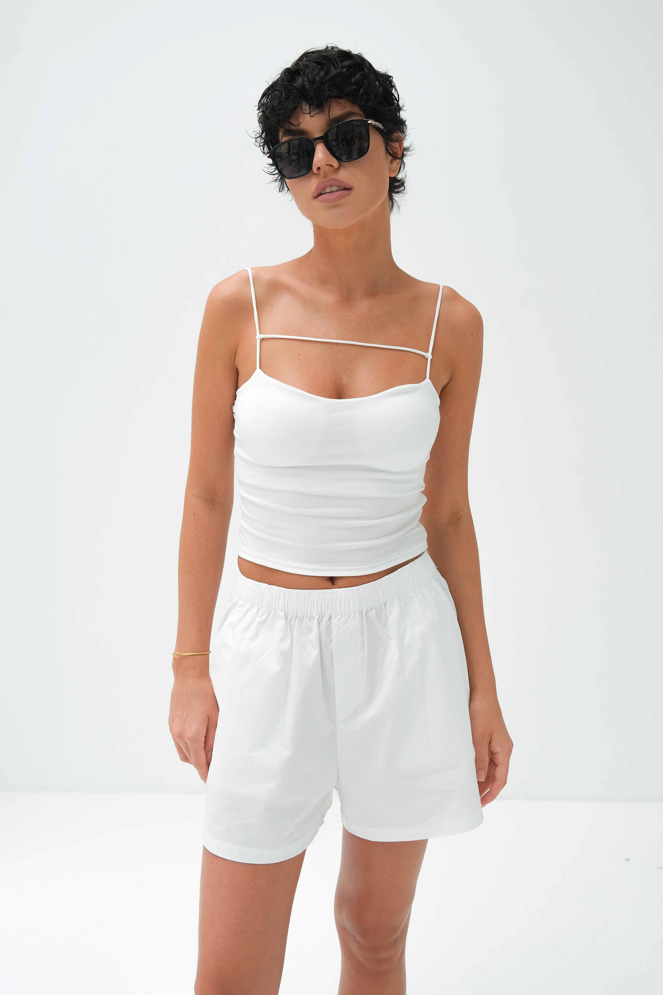 Топ молочный с ассиметричными лямками