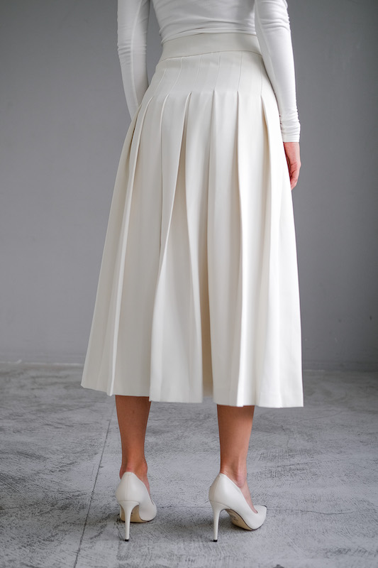 Юбка в складку молочная
