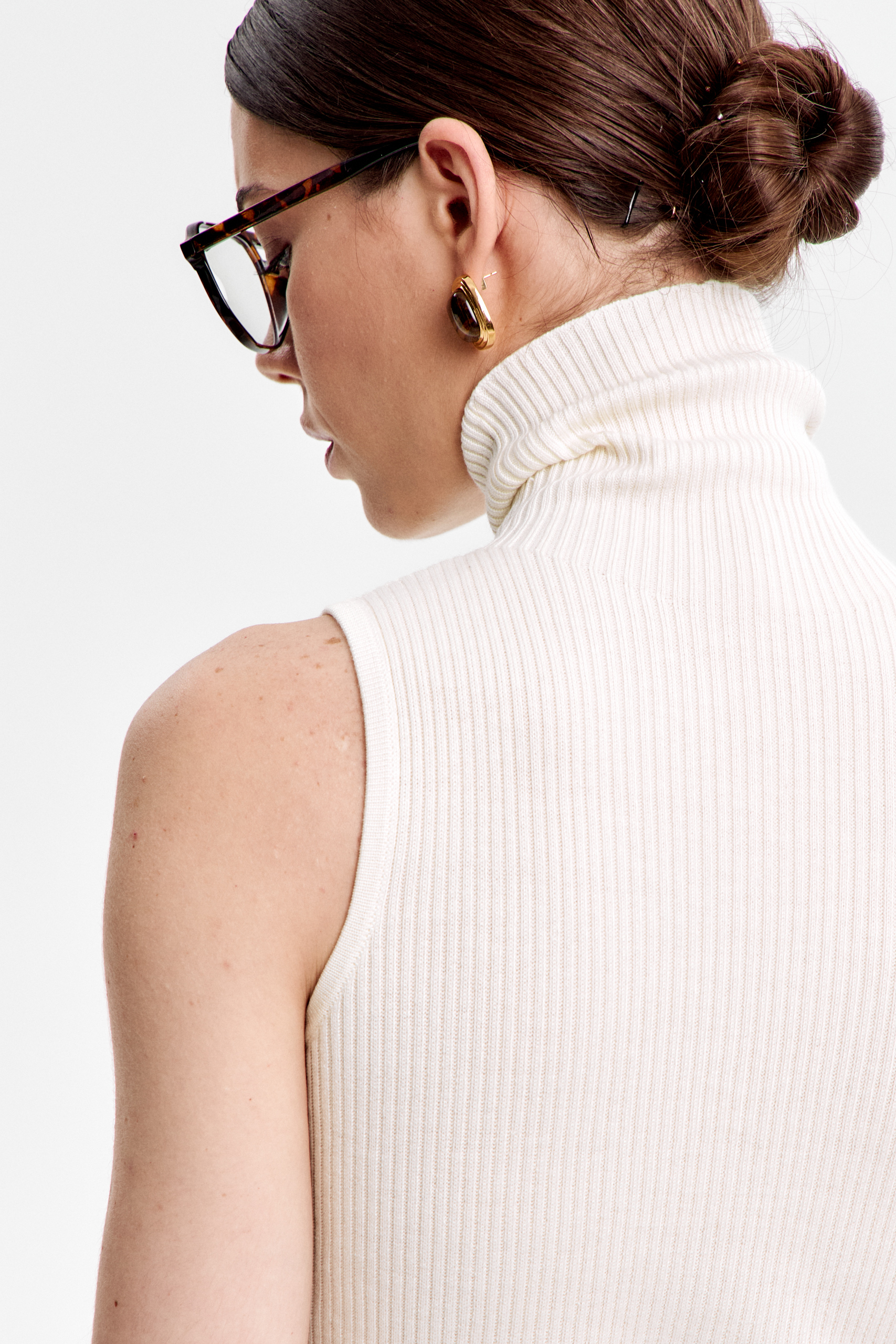 Топ с воротником стойка