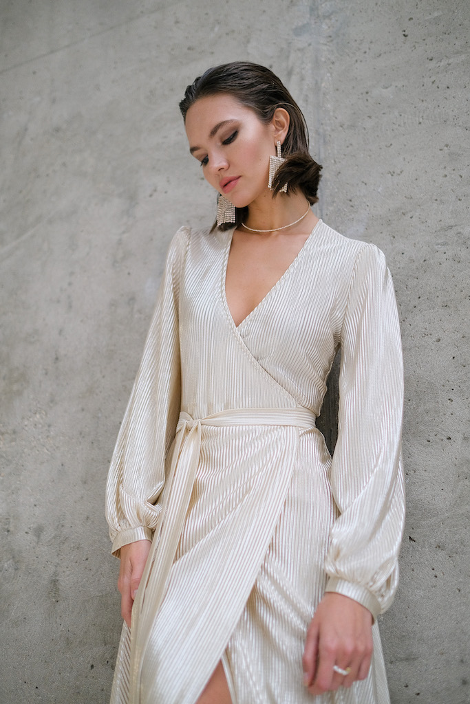 Платье на запах миди