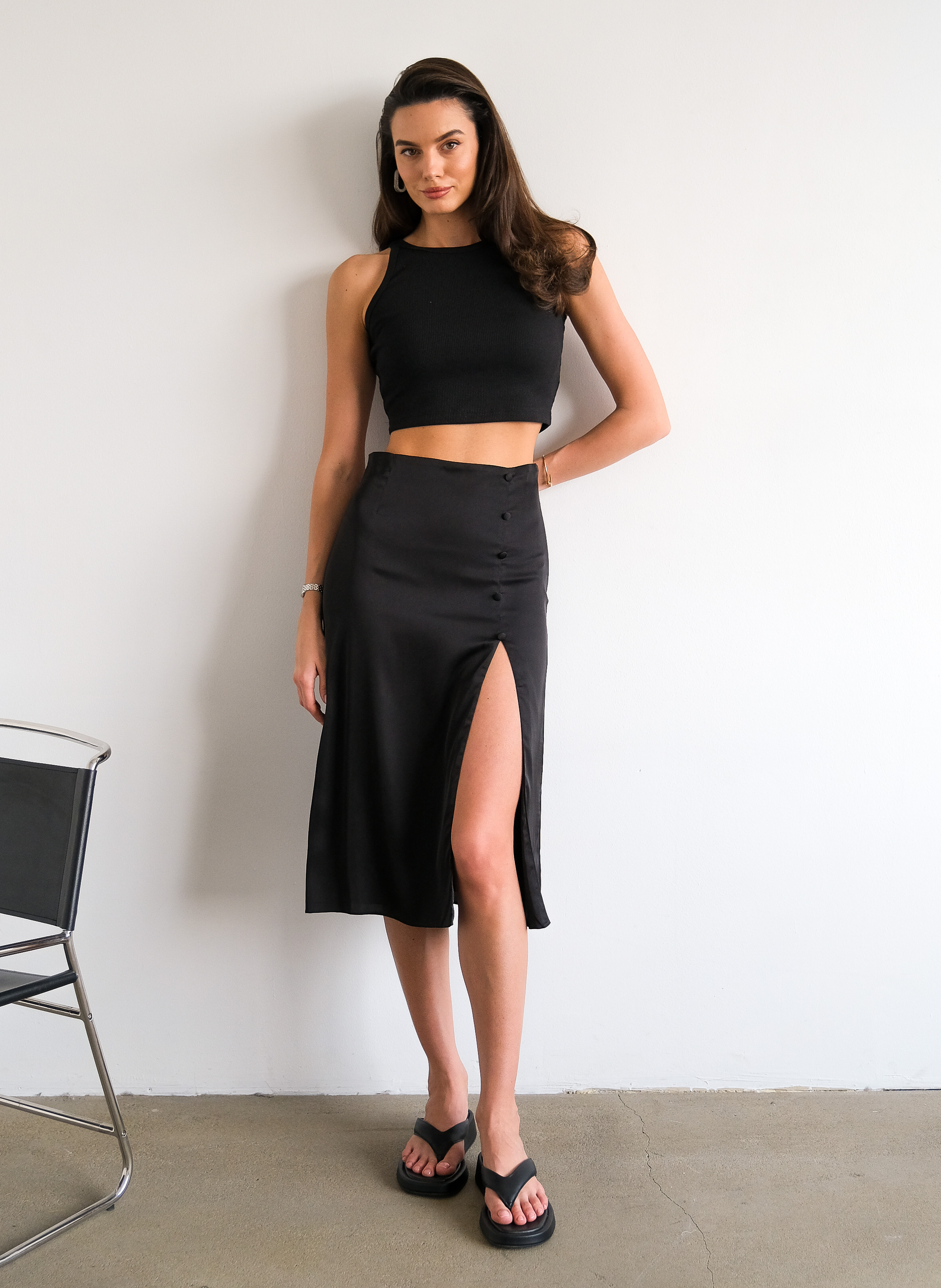 Юбка с разрезом черная