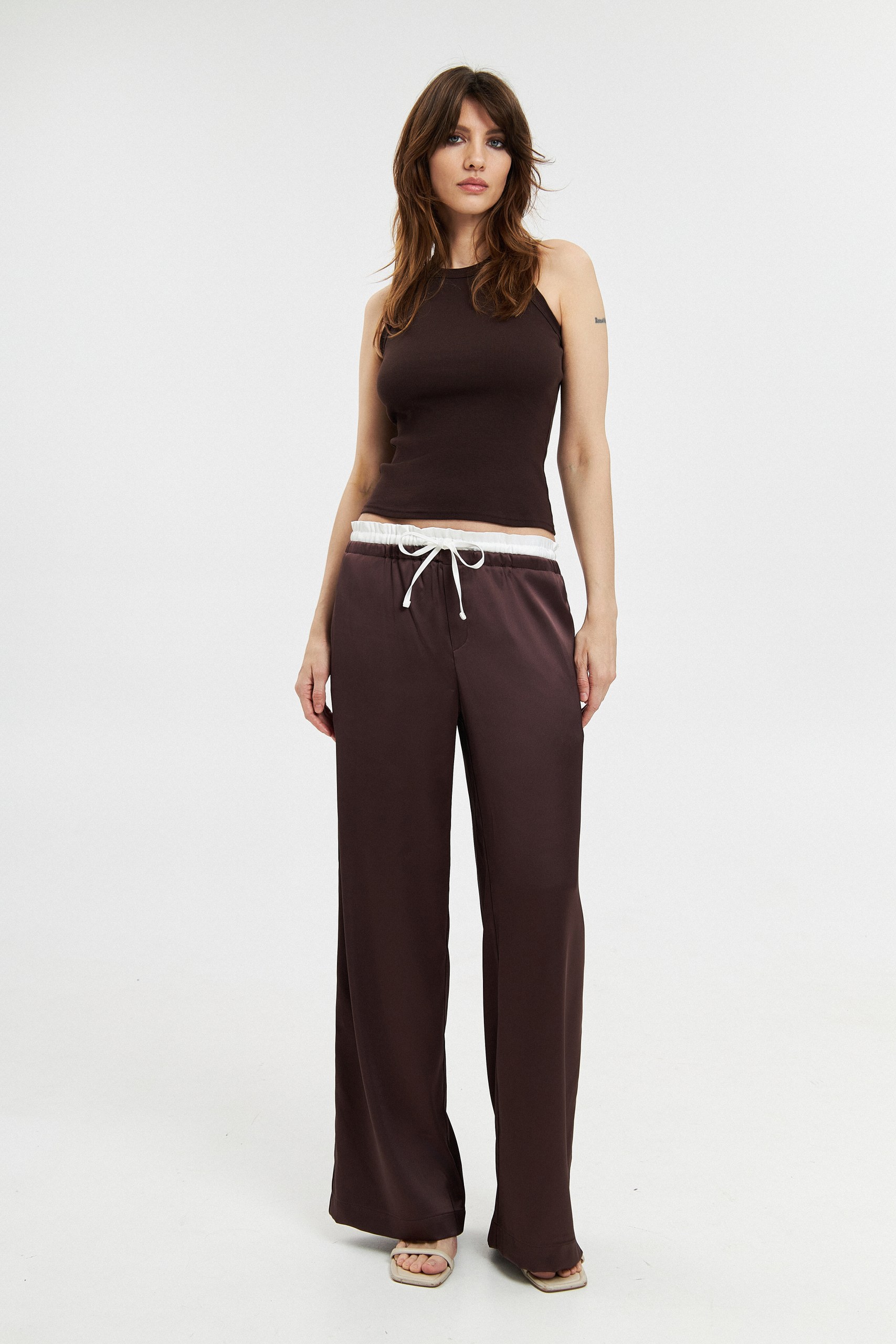 Брюки атласные