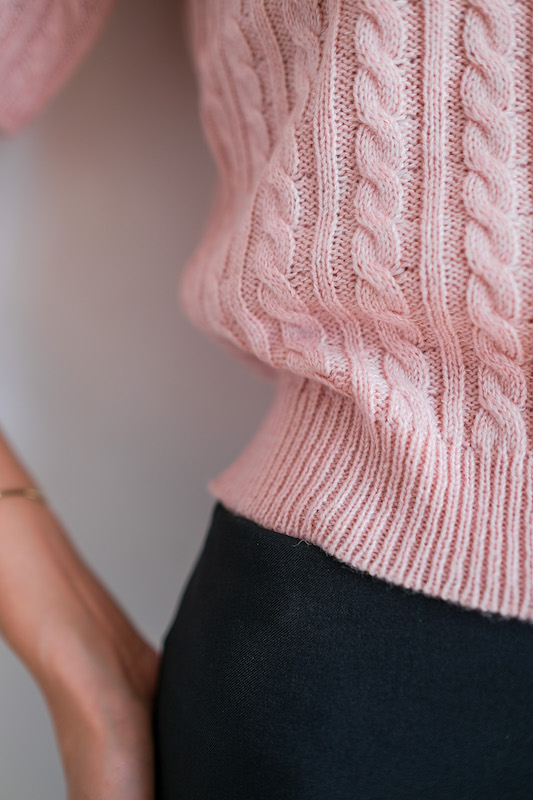 Джемпер с коротким рукавом косы