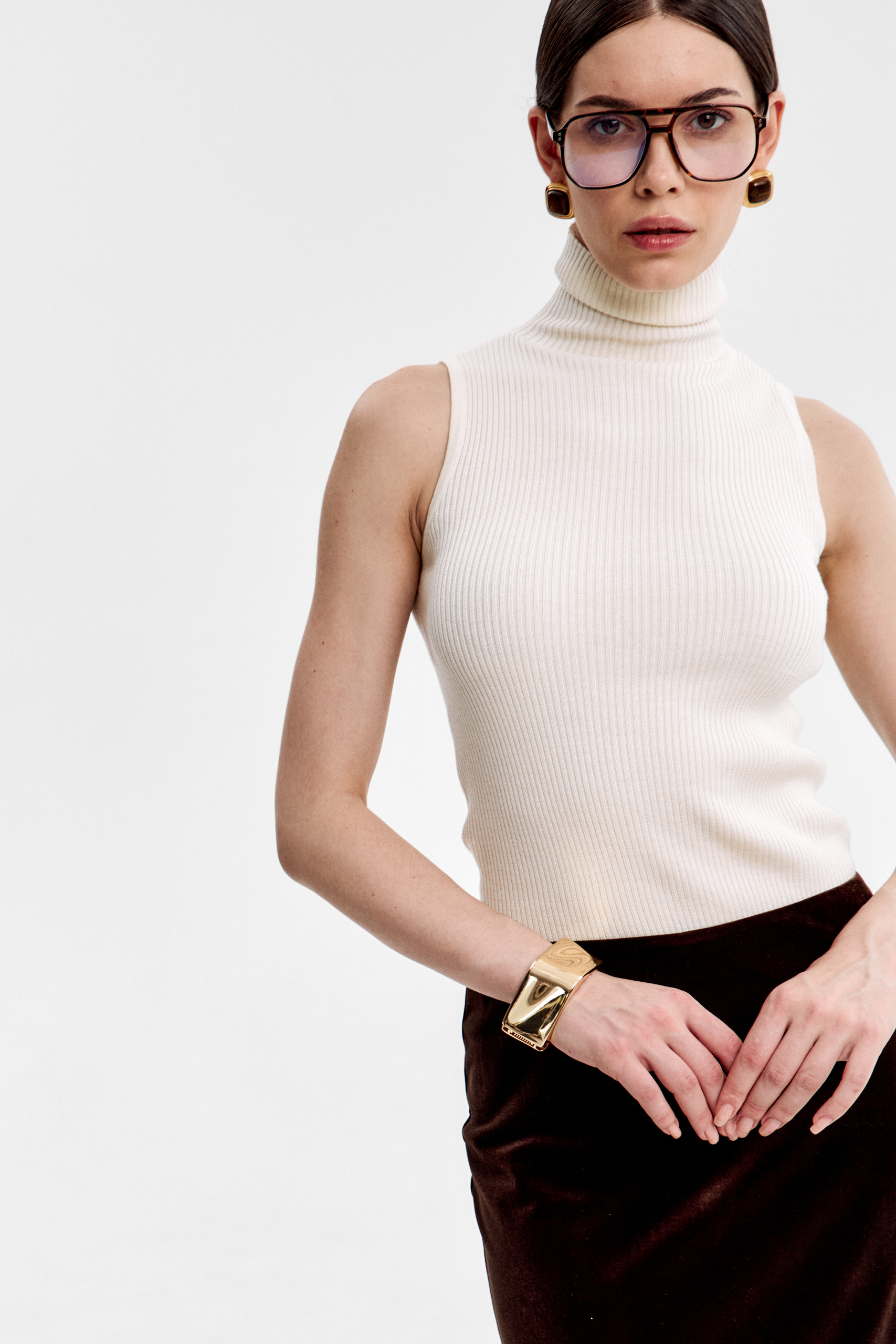 Топ с воротником стойка