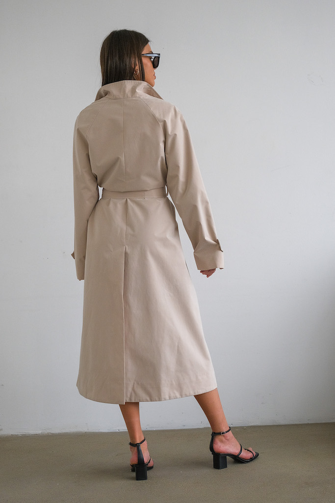 Плащ светло-бежевый