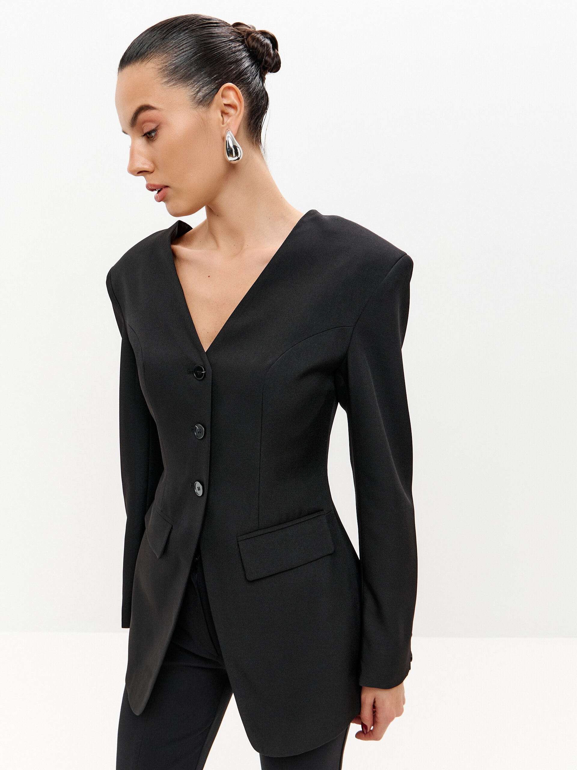 Жакет с вырезом на спине