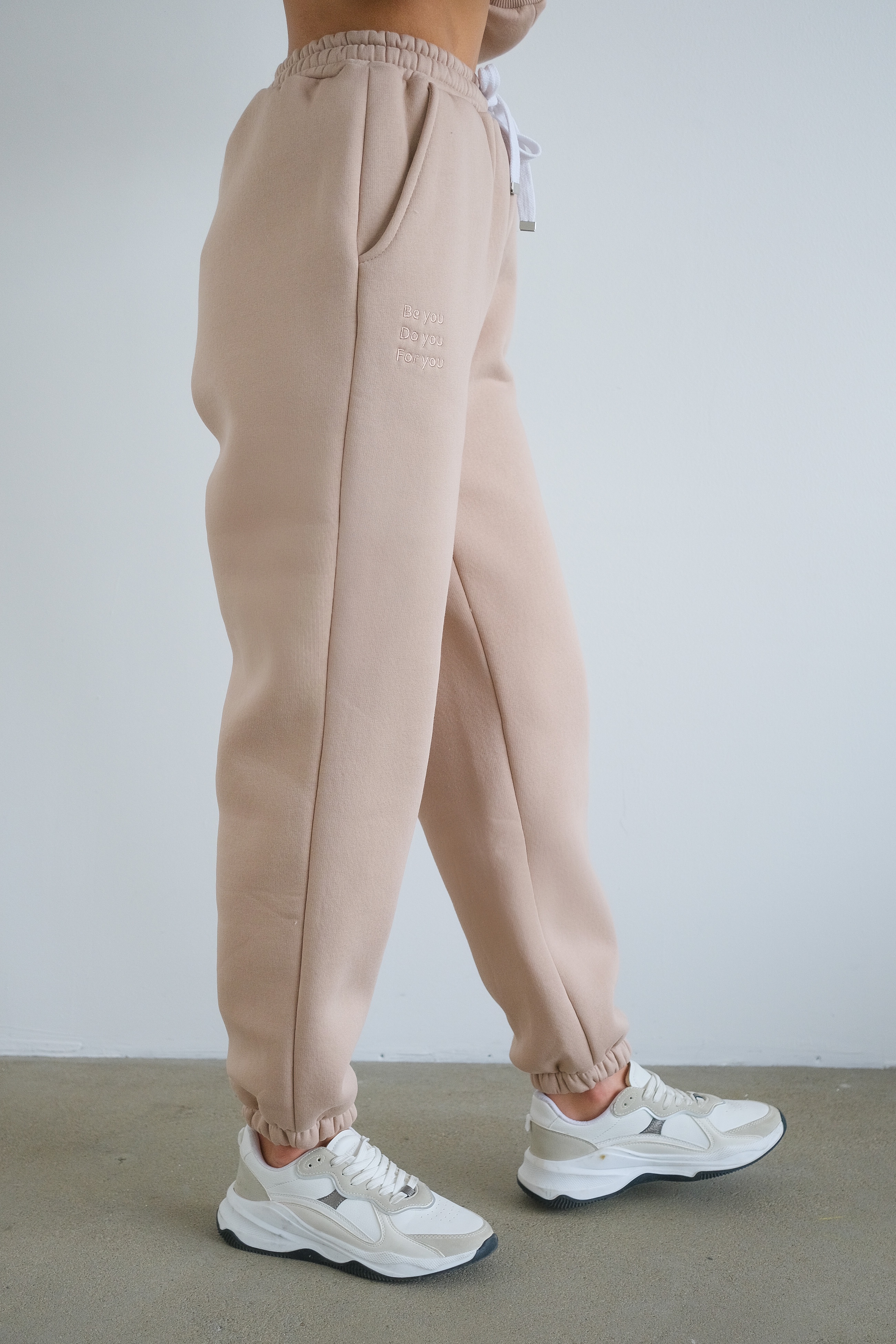 Брюки с вышивкой спортивные 