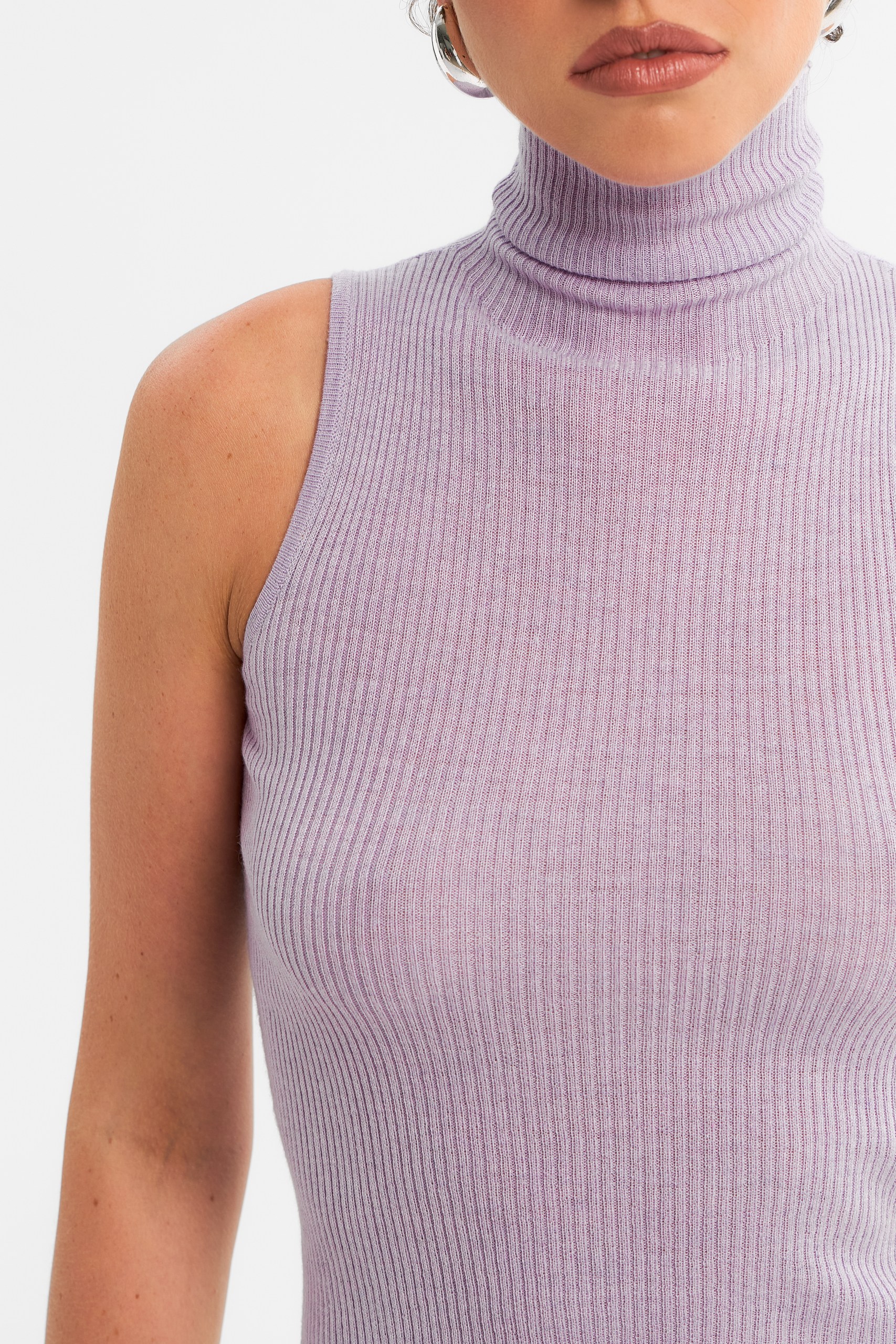 Топ с высоким воротом