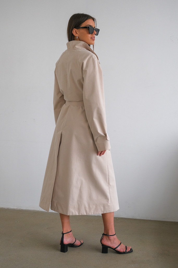 Плащ светло-бежевый