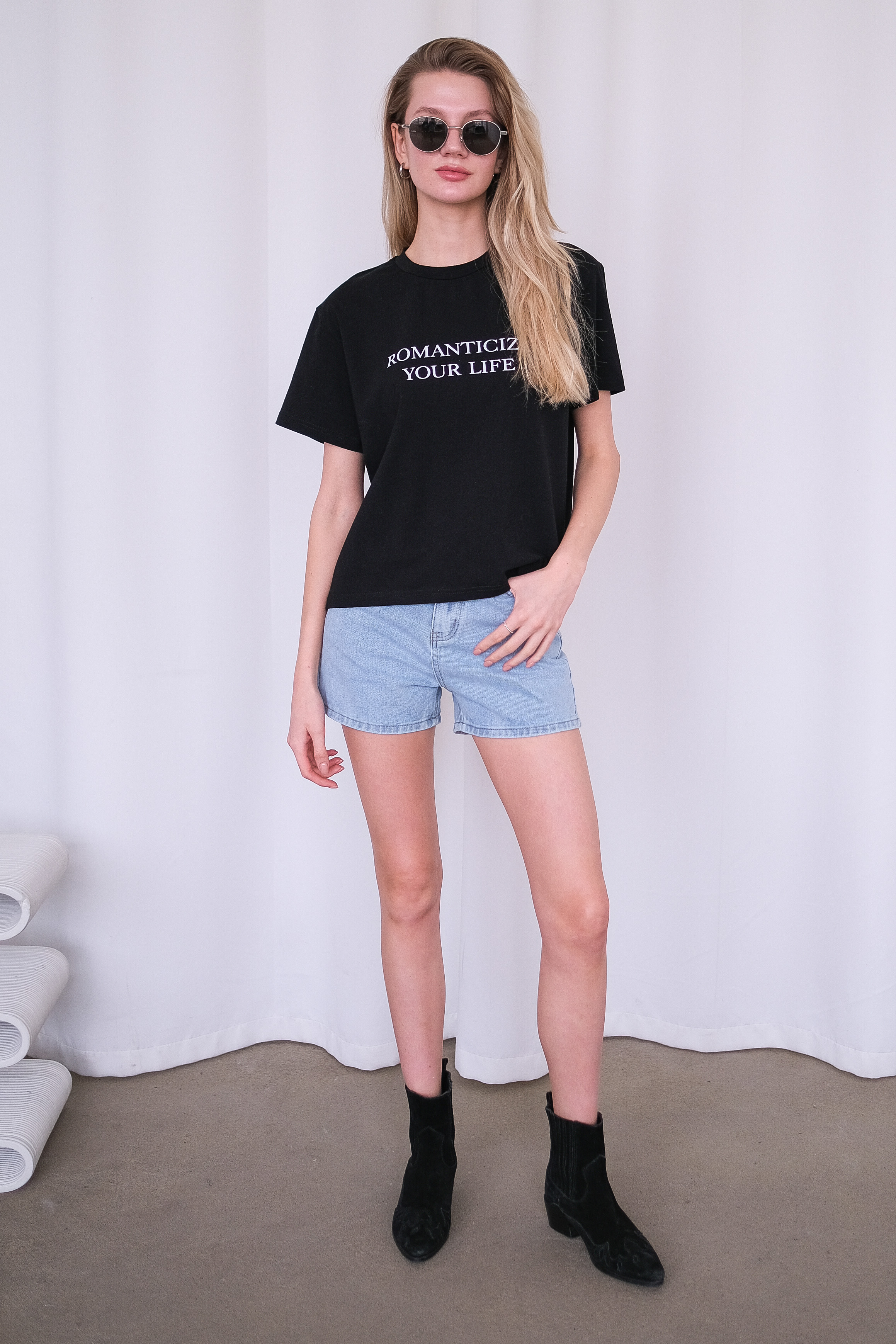 Футболка Romanticize