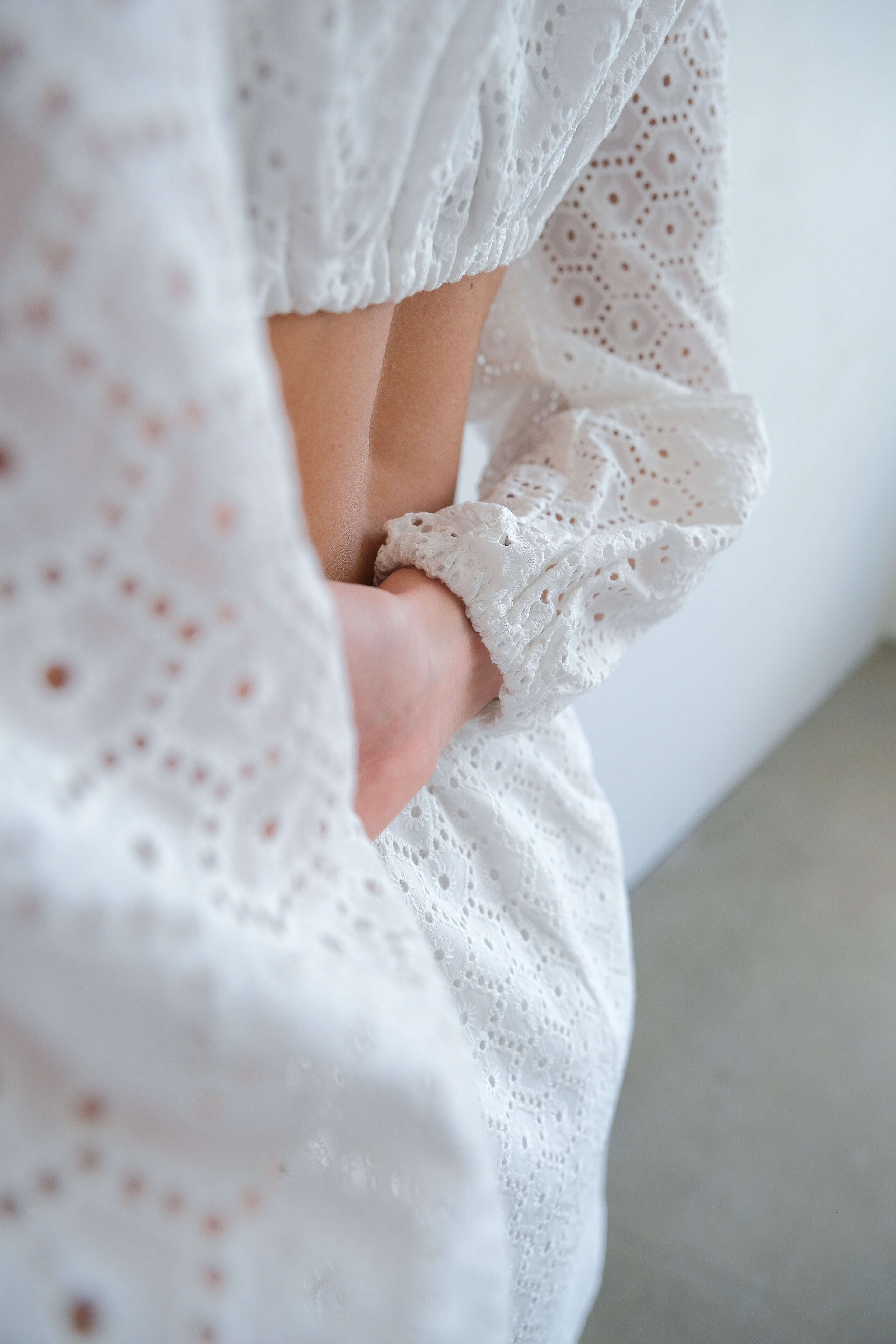 Платье из шитья молочное