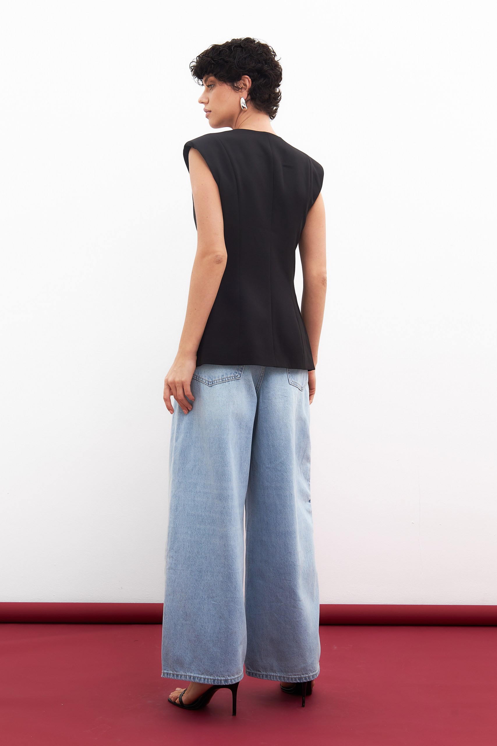 Жилет на завязках