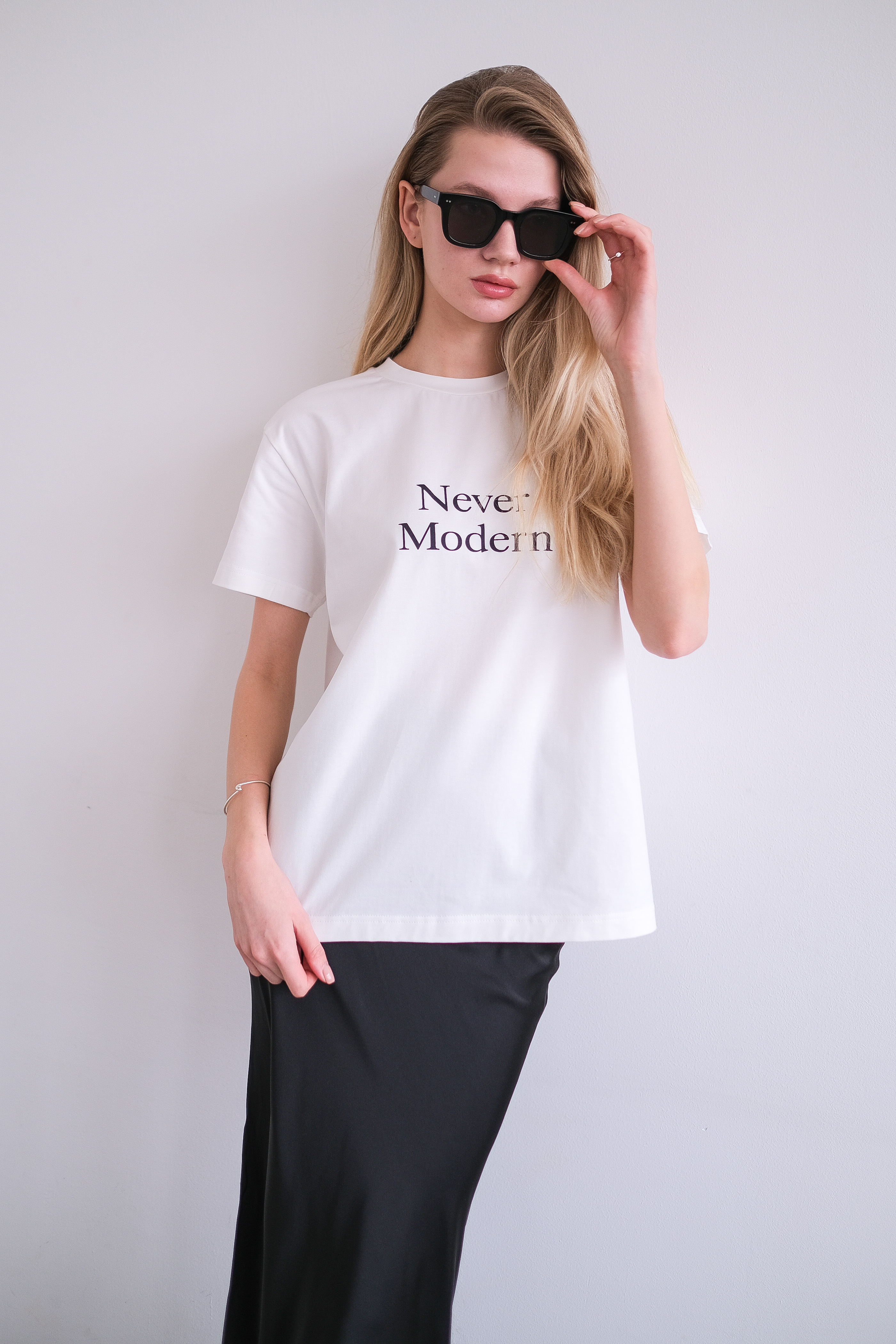 Футболка Never Modern