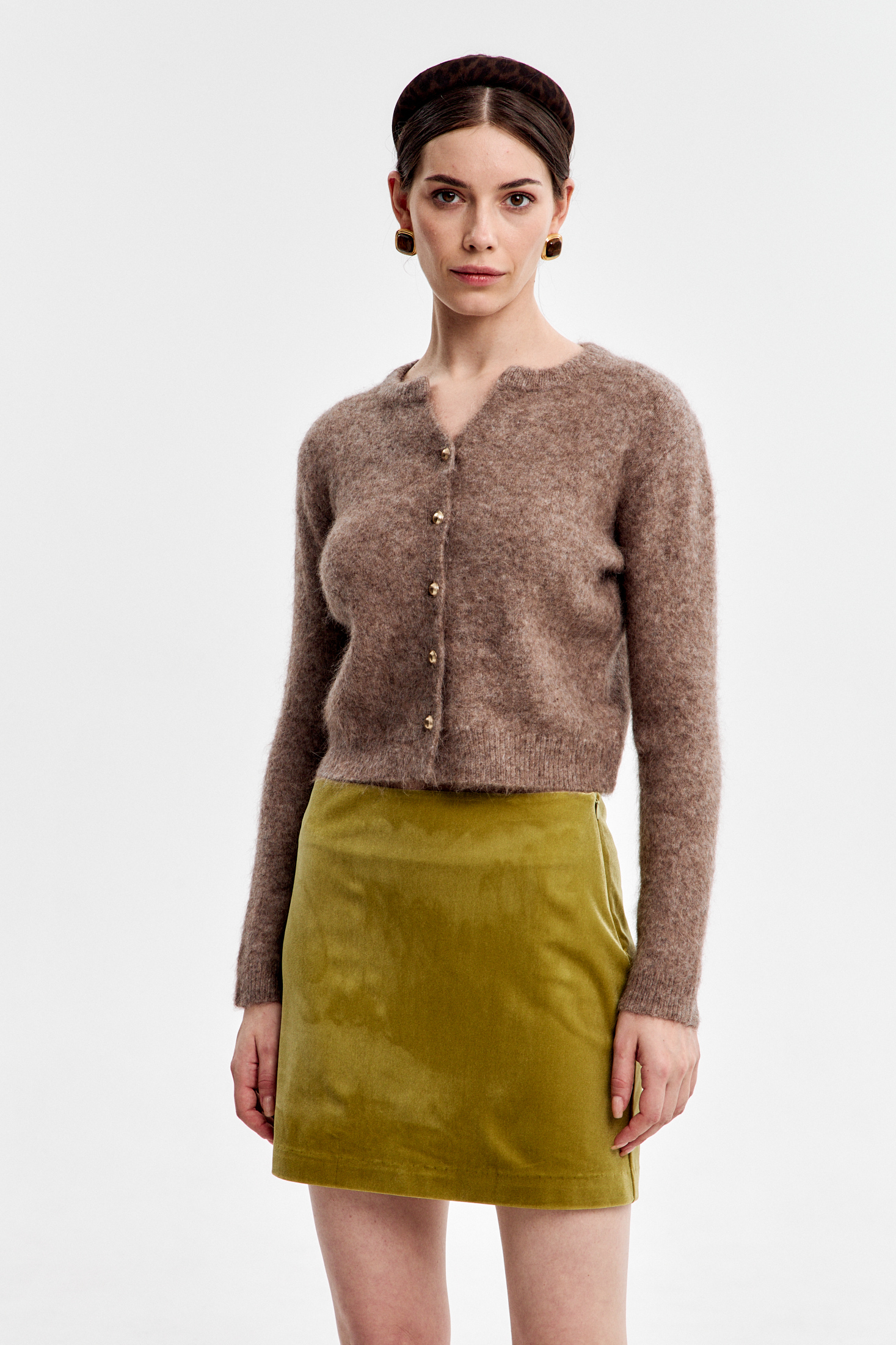 Кардиган короткий из ангоры с золотыми пуговицами