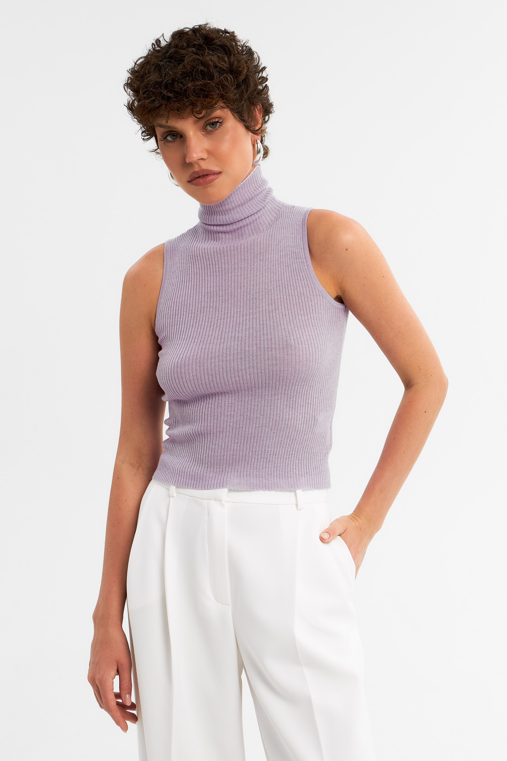 Топ с высоким воротом