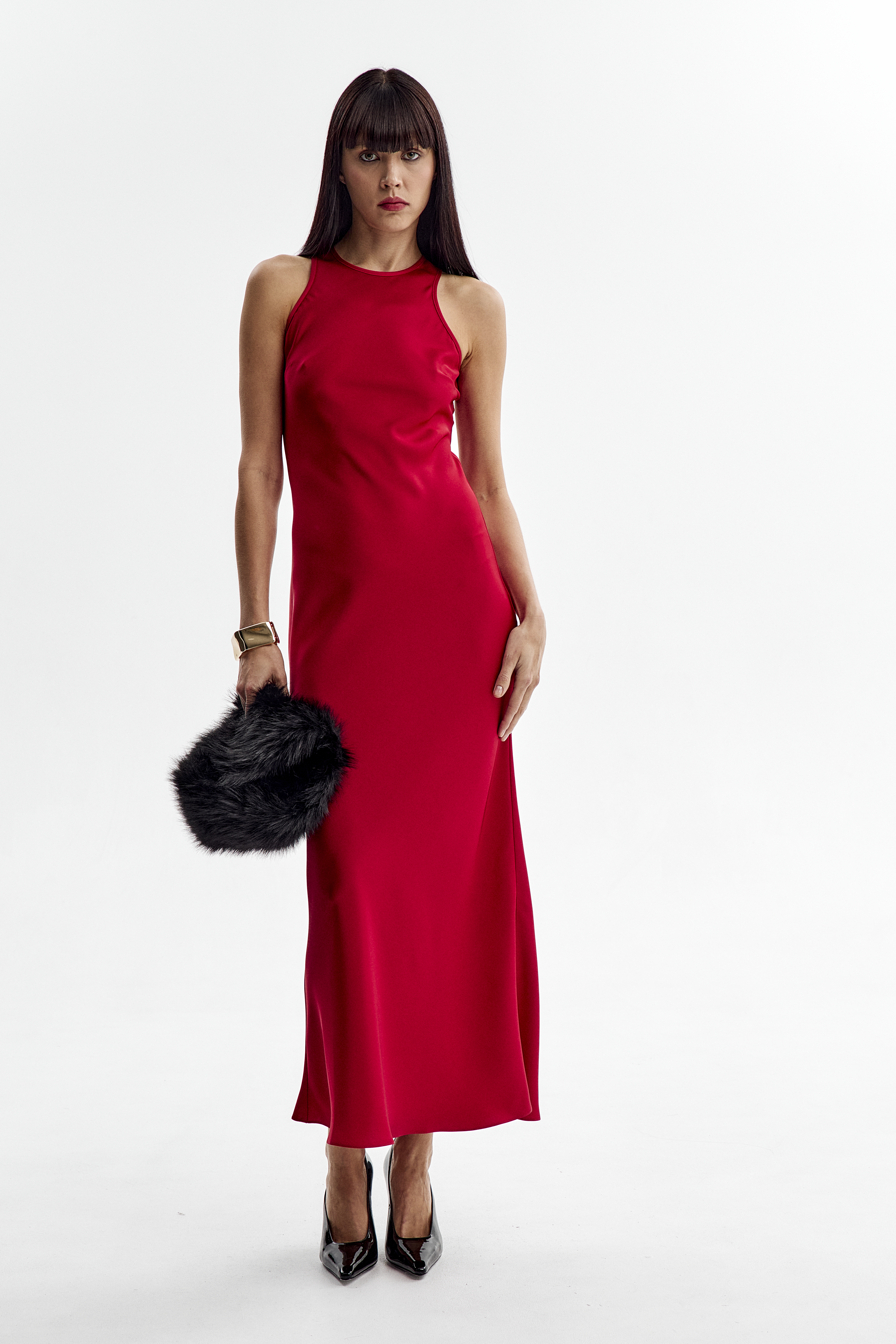  Платье атласное макси с каплей на спине