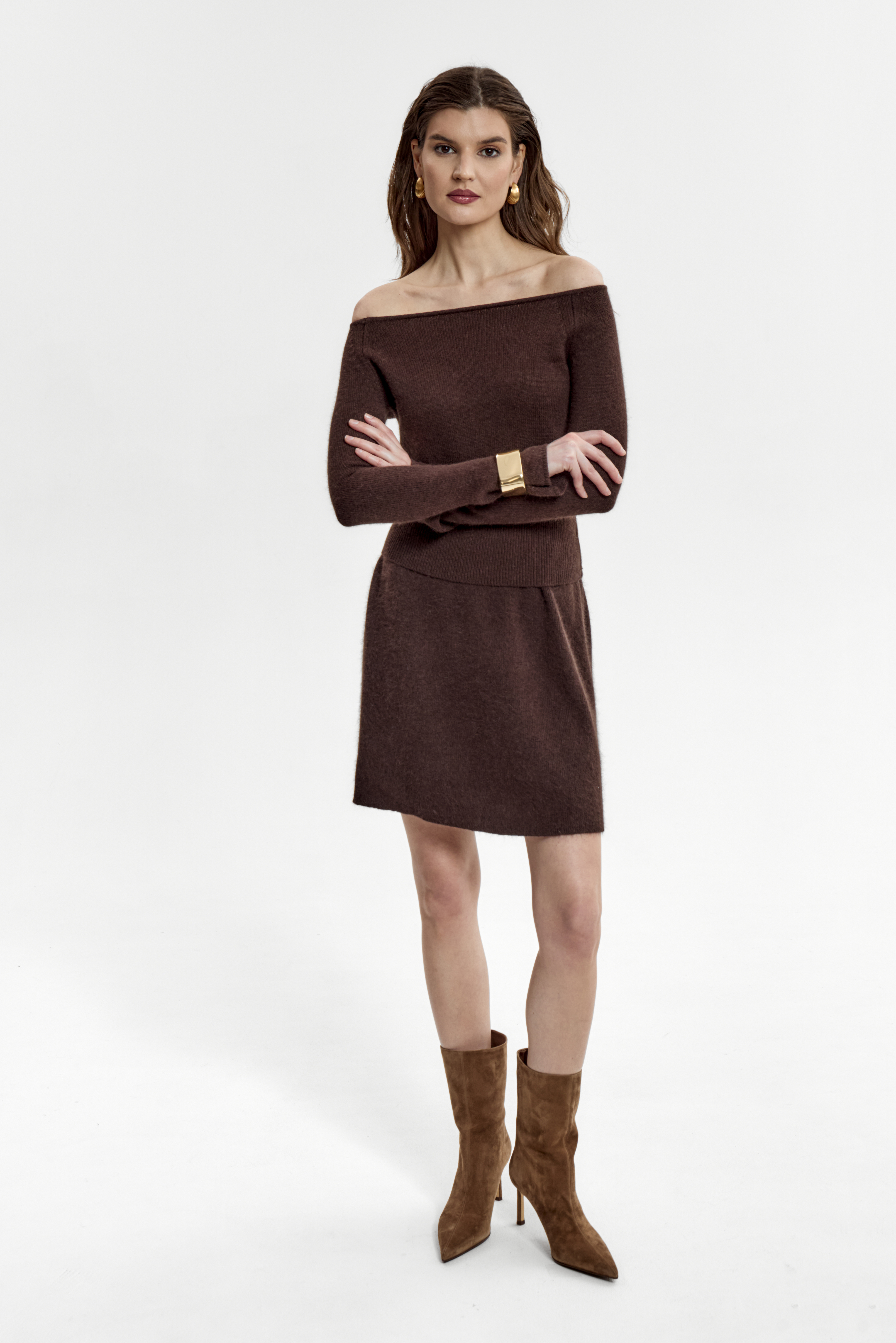 Джемпер с открытыми плечами