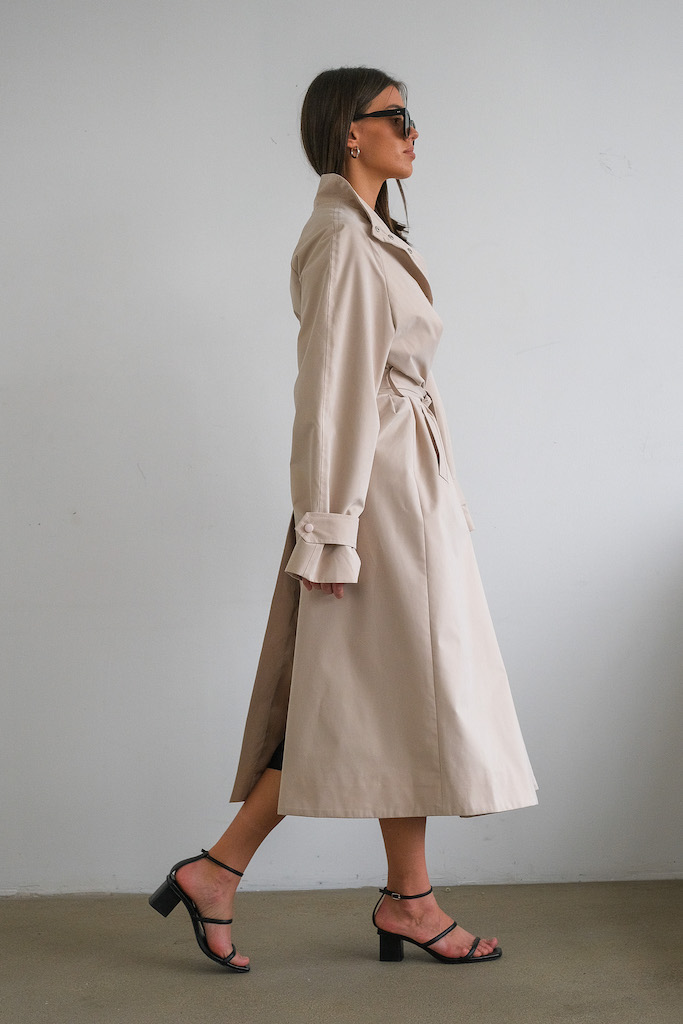 Плащ светло-бежевый