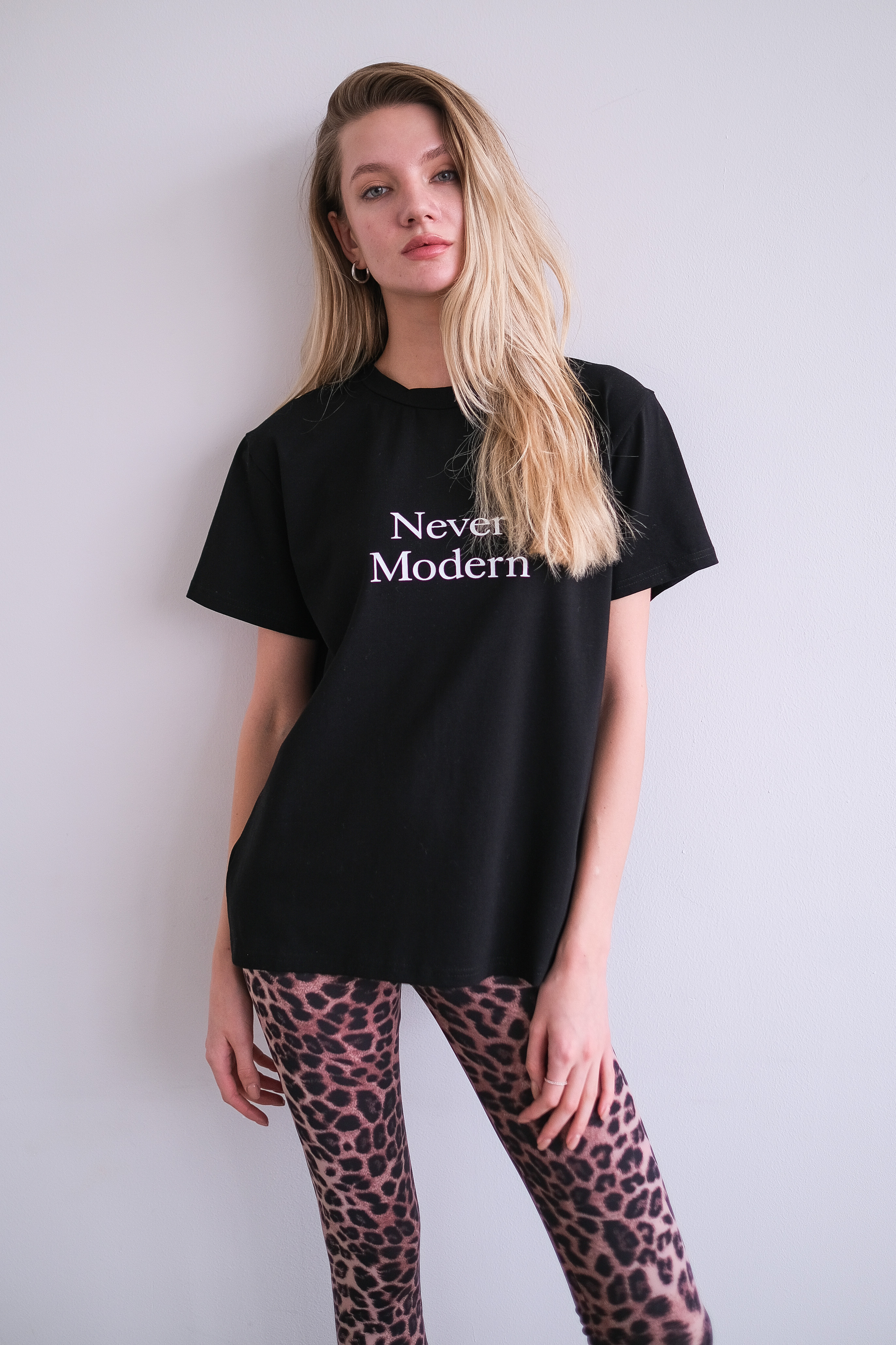 Футболка Never Modern