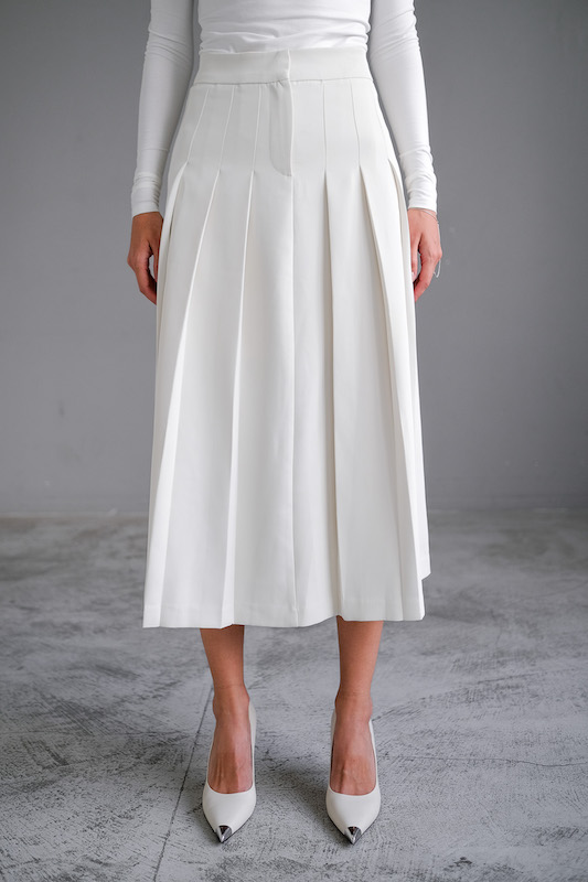 Юбка в складку молочная