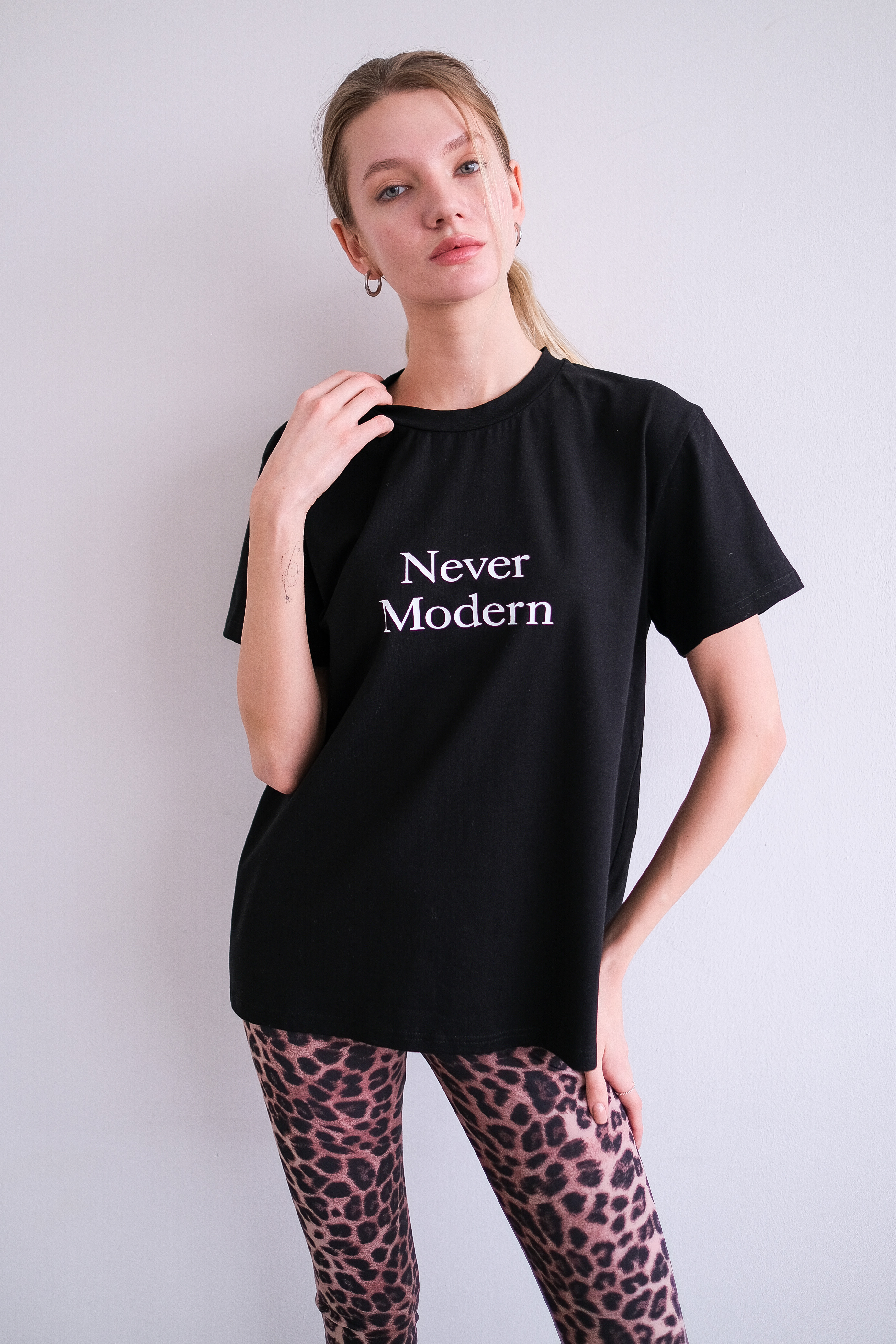 Футболка Never Modern