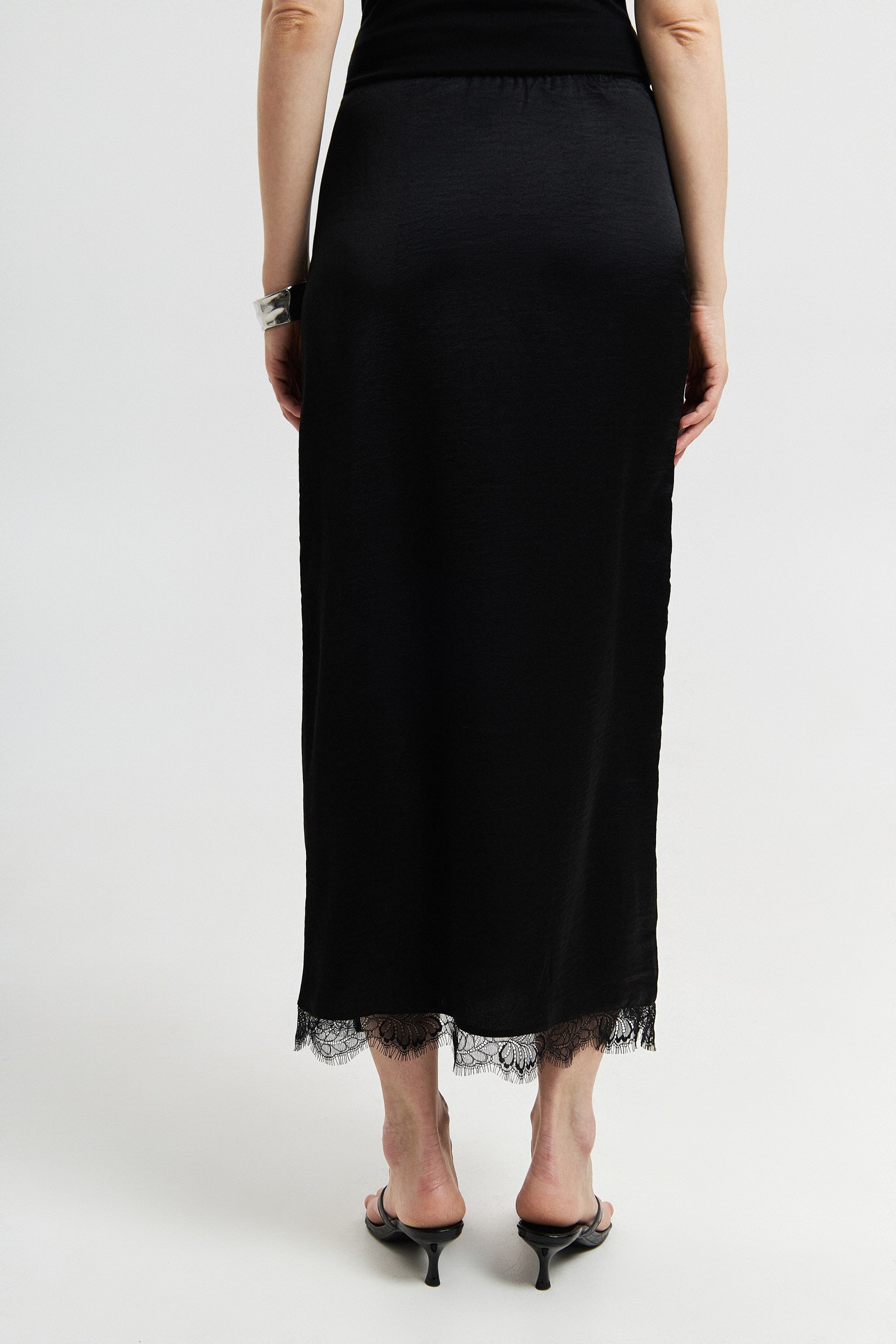 Юбка с кружевным разрезом