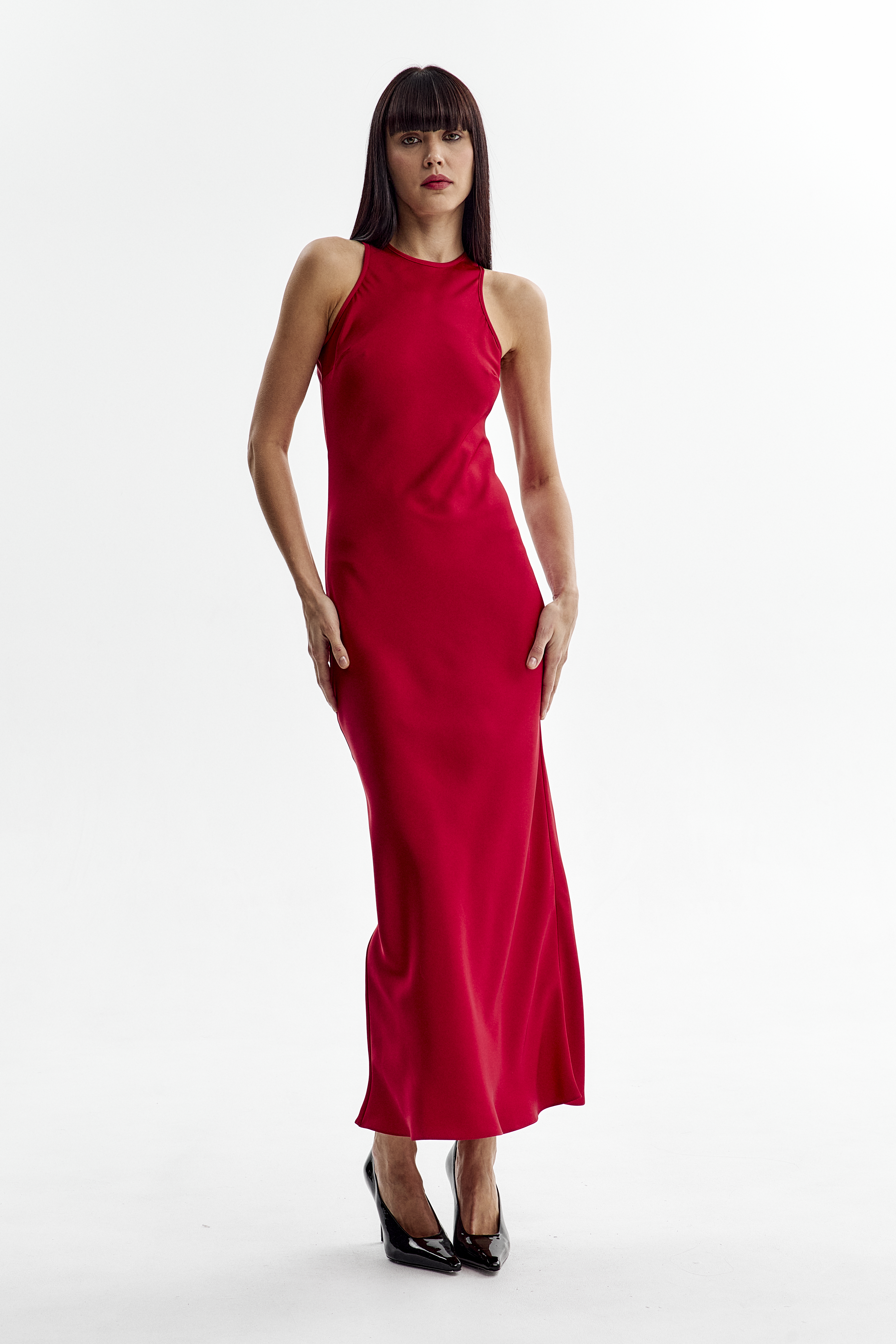  Платье атласное макси с каплей на спине