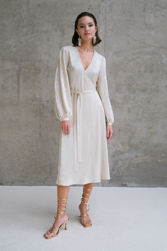 Платье на запах миди