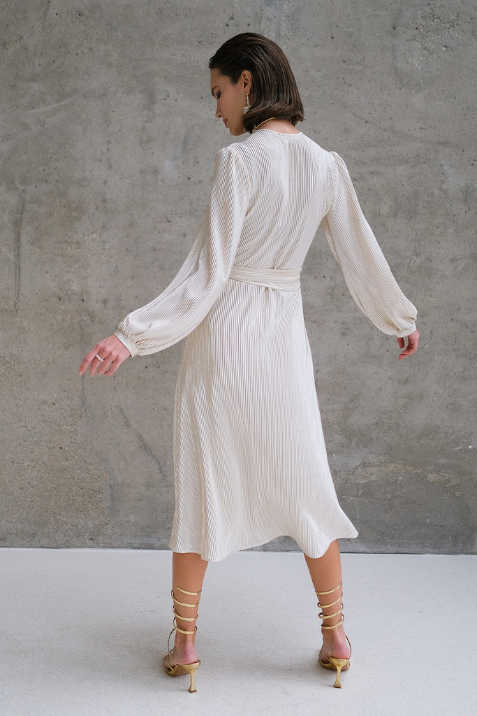 Платье на запах миди