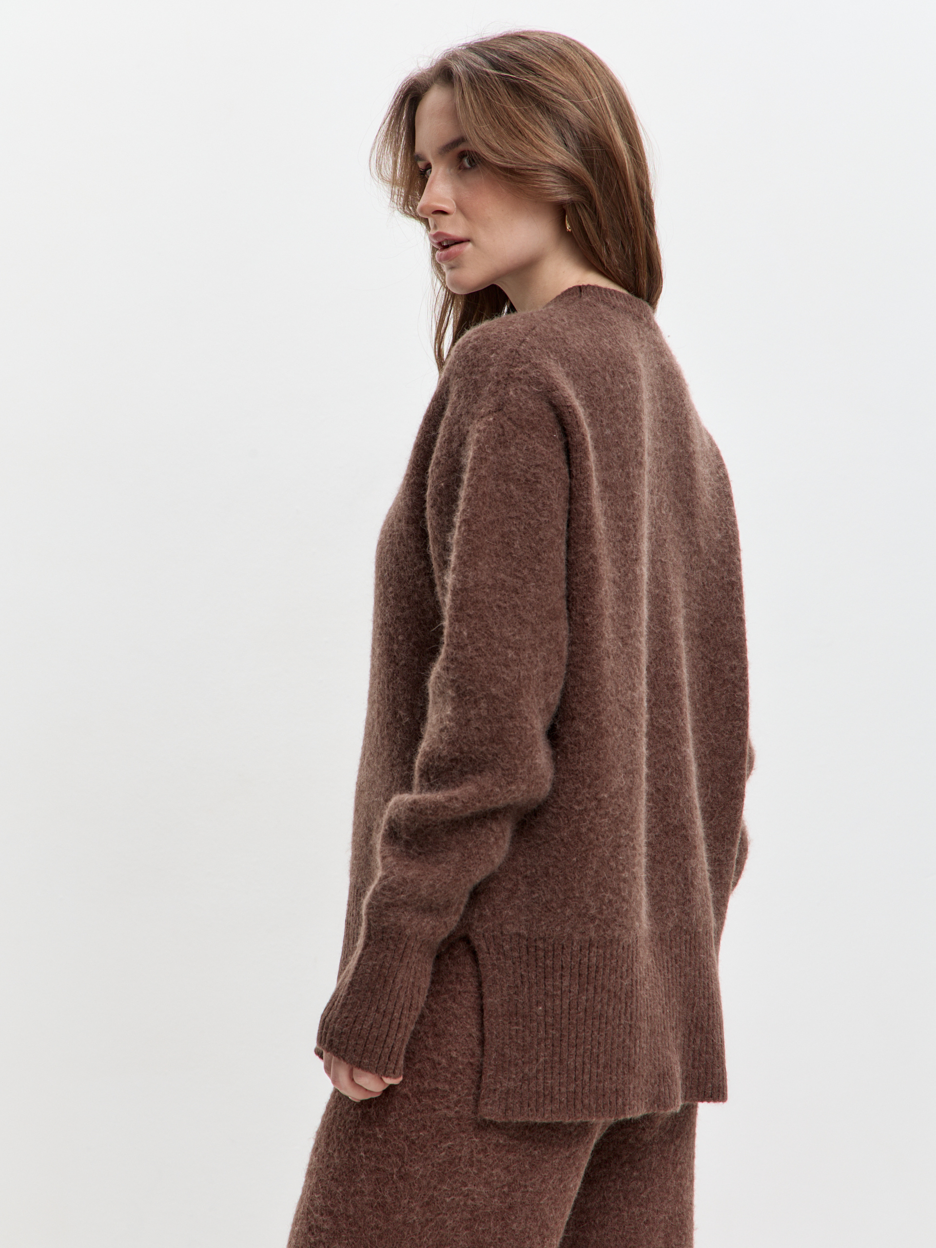 Свитер V вырез