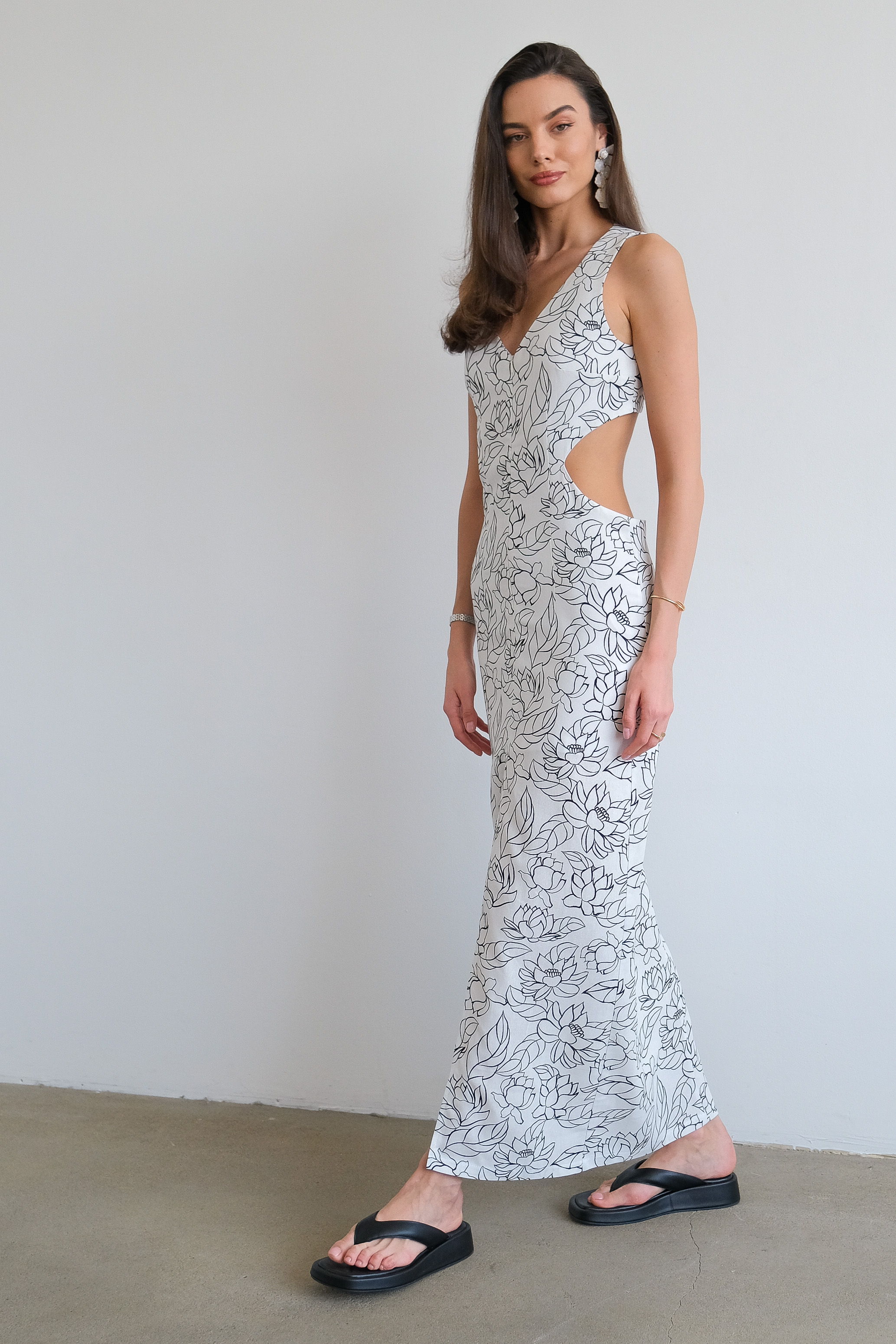 Платье принт черные цветы