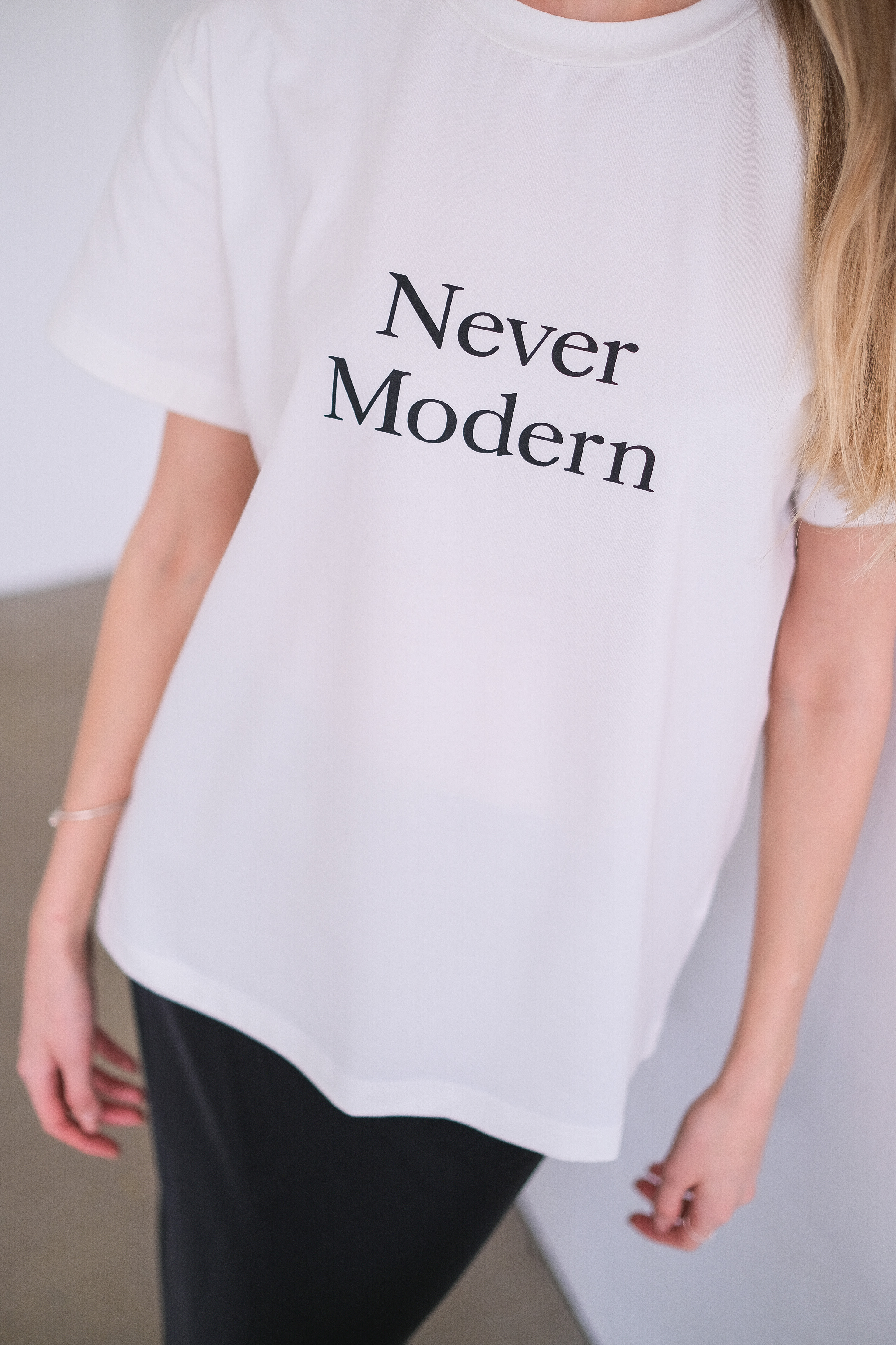 Футболка Never Modern