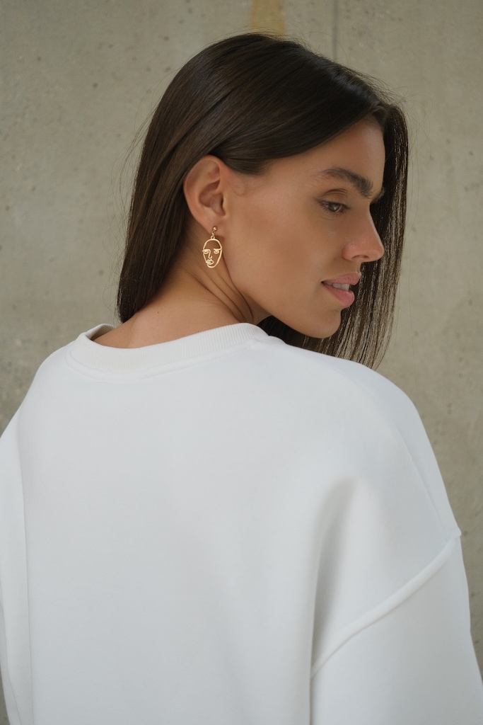 Свитшот с вышивкой молочный