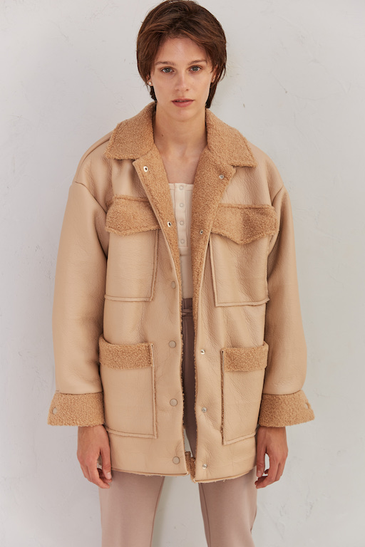 Дубленка с карманами