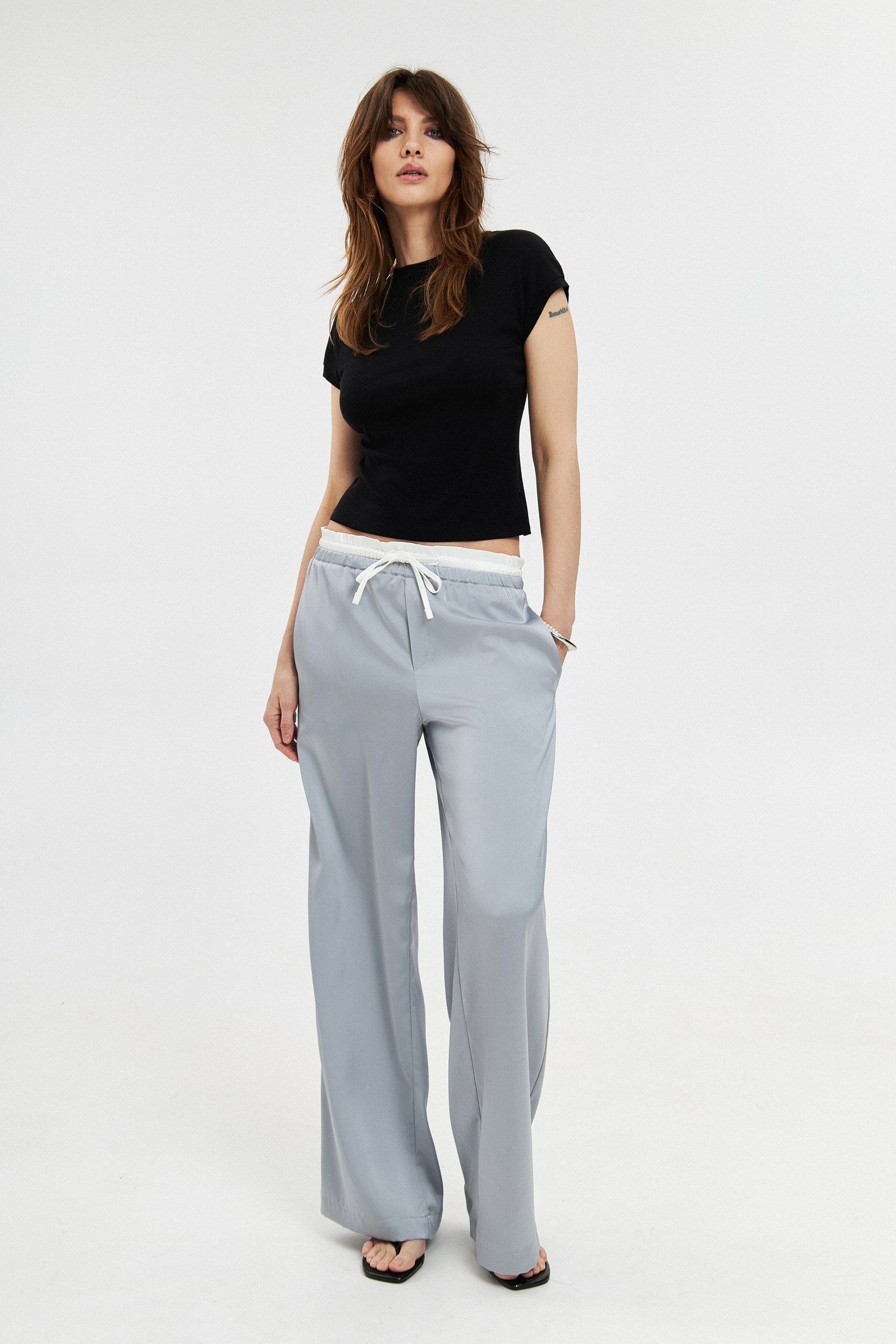 Брюки атласные