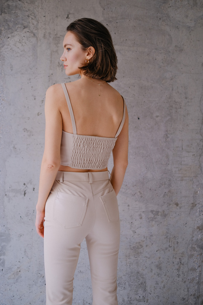 Брюки из эко кожи с разрезами 