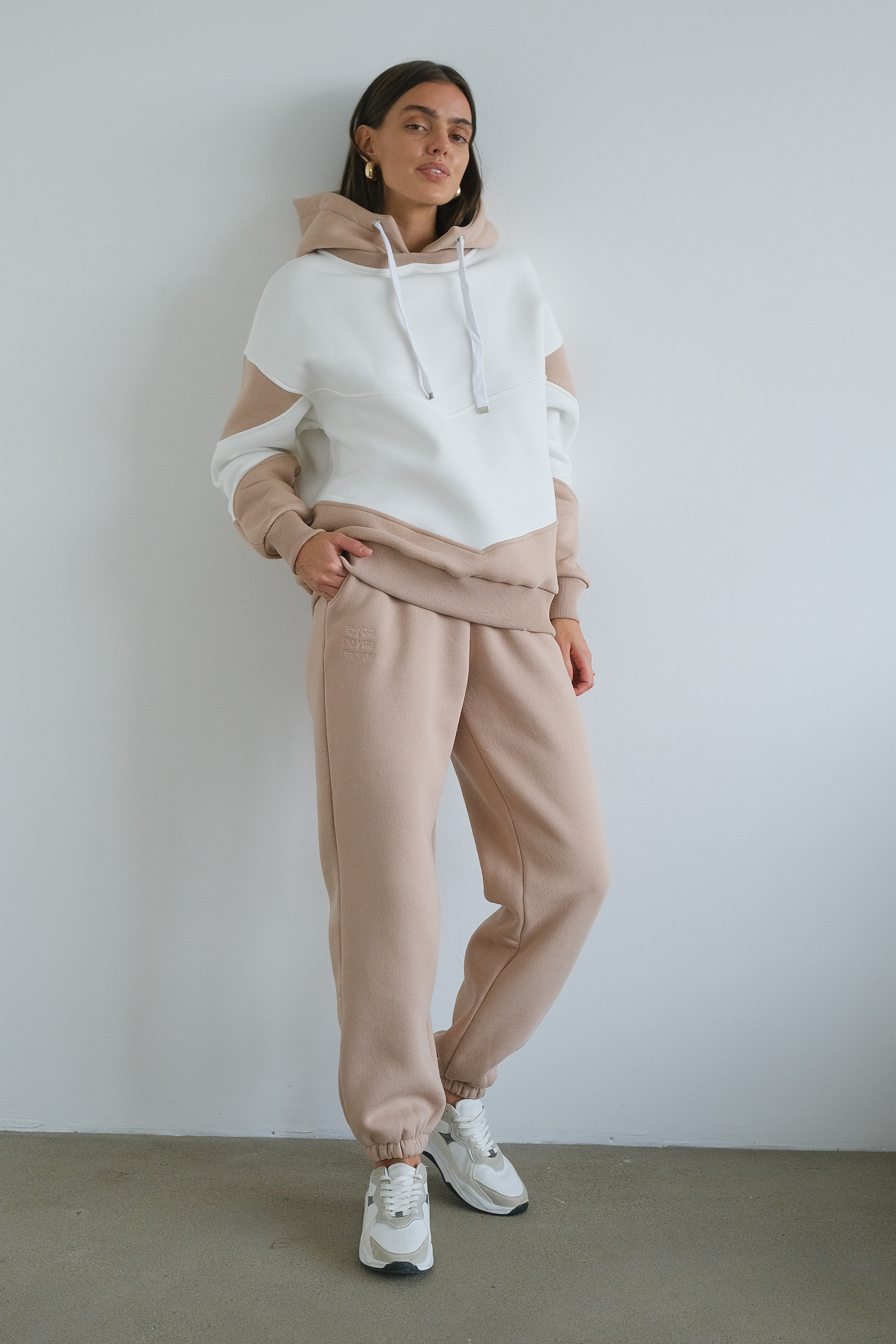 Брюки с вышивкой спортивные 