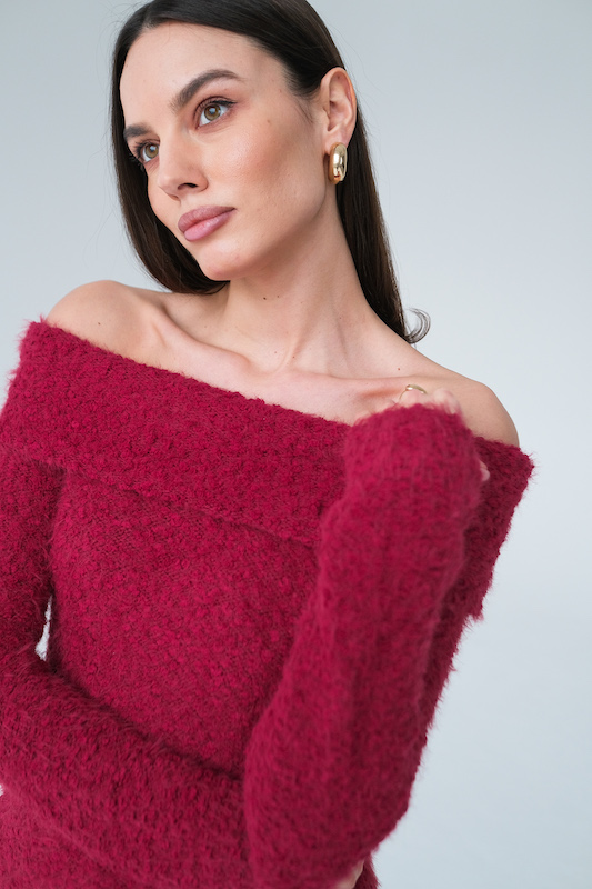  Свитер с открытыми плечами