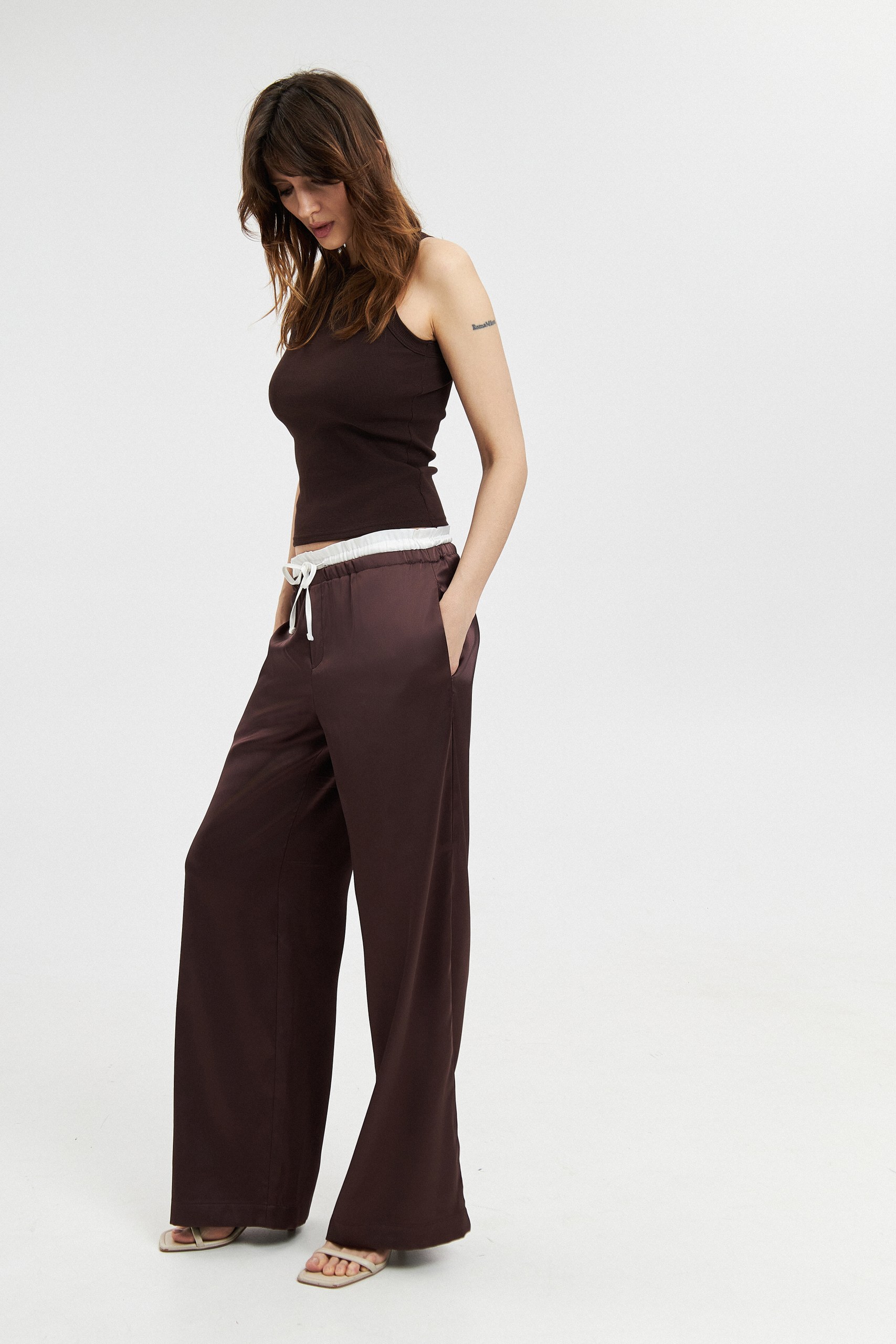 Брюки атласные