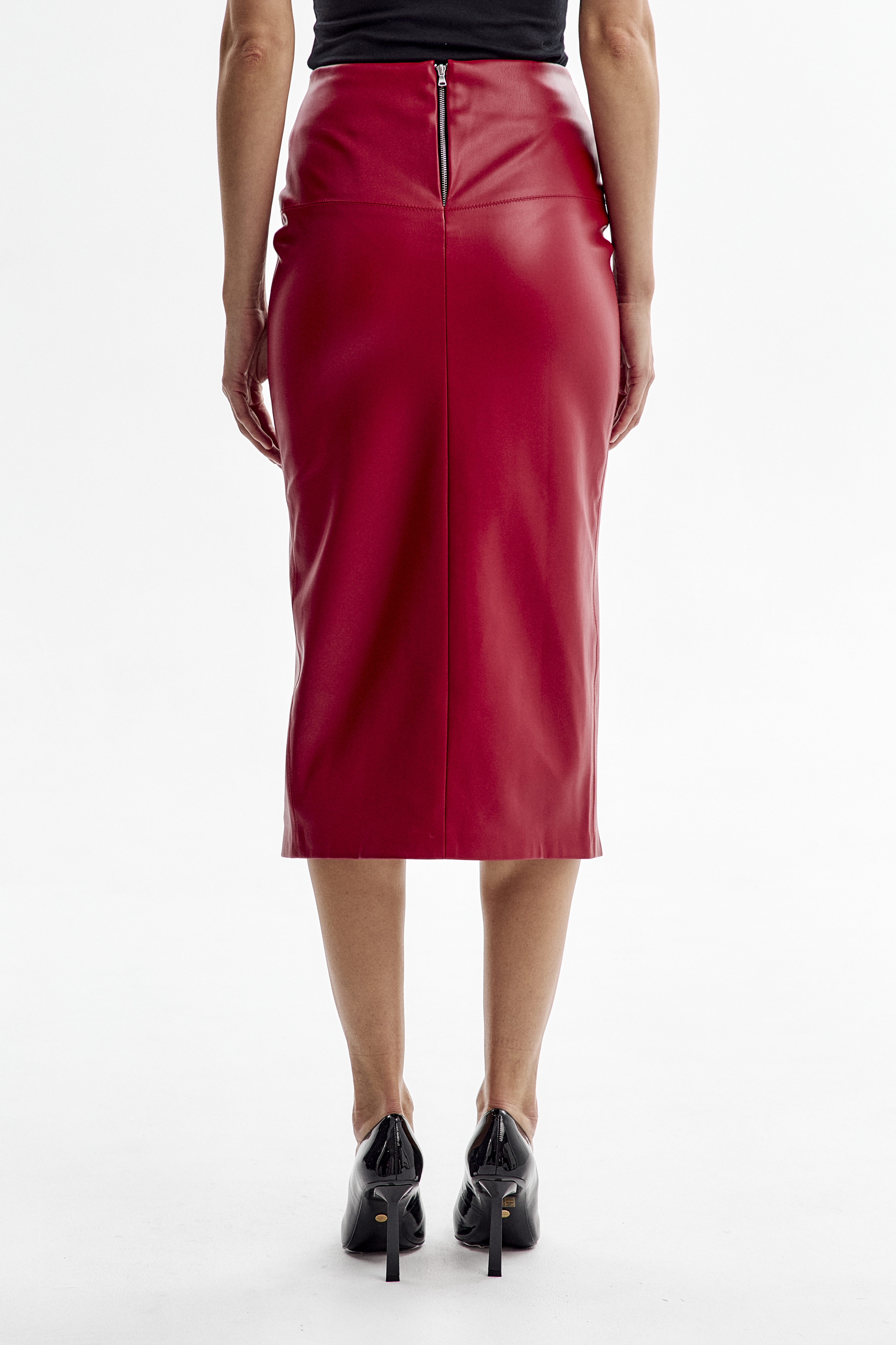 Юбка из эко кожи с разрезом 