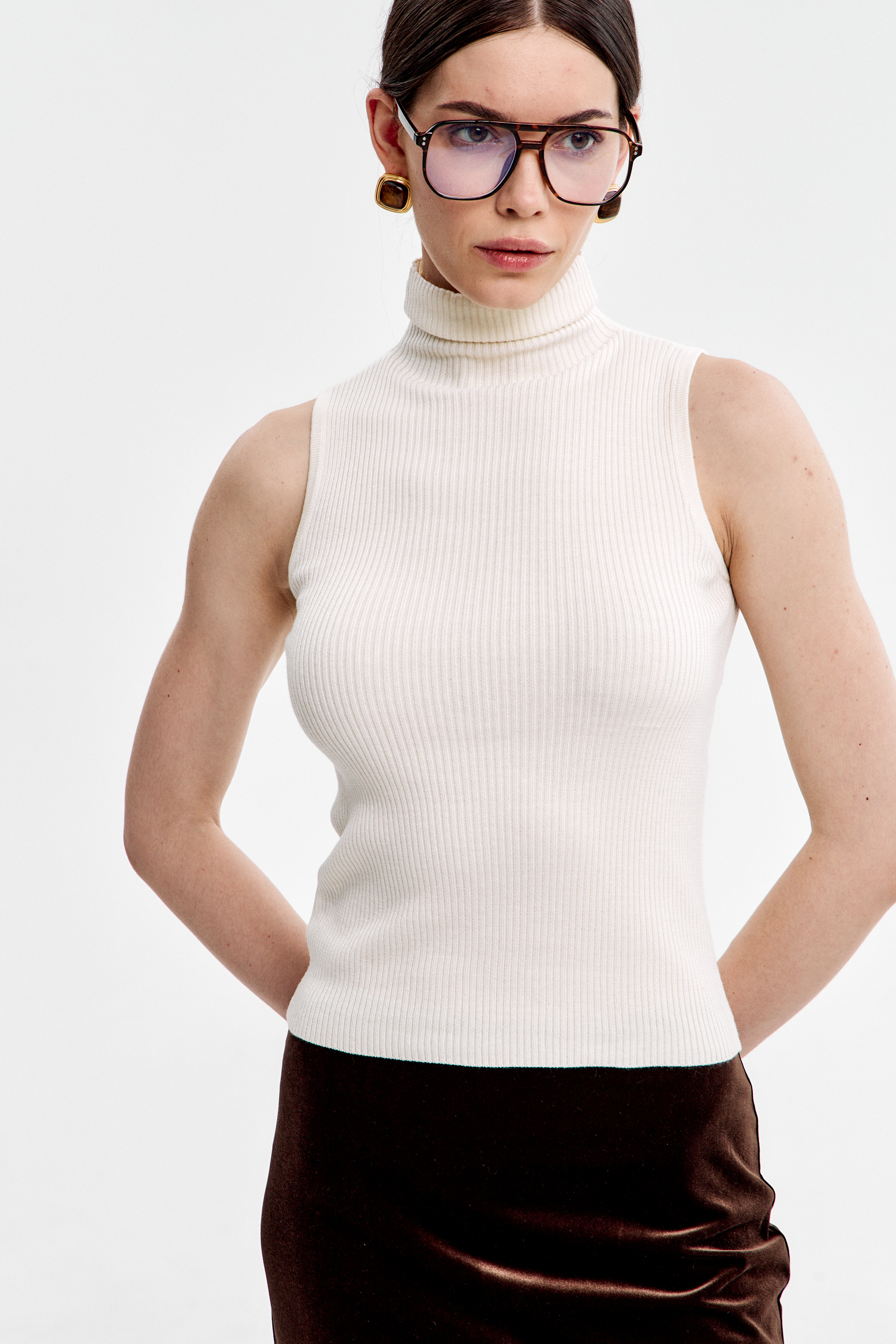 Топ с воротником стойка